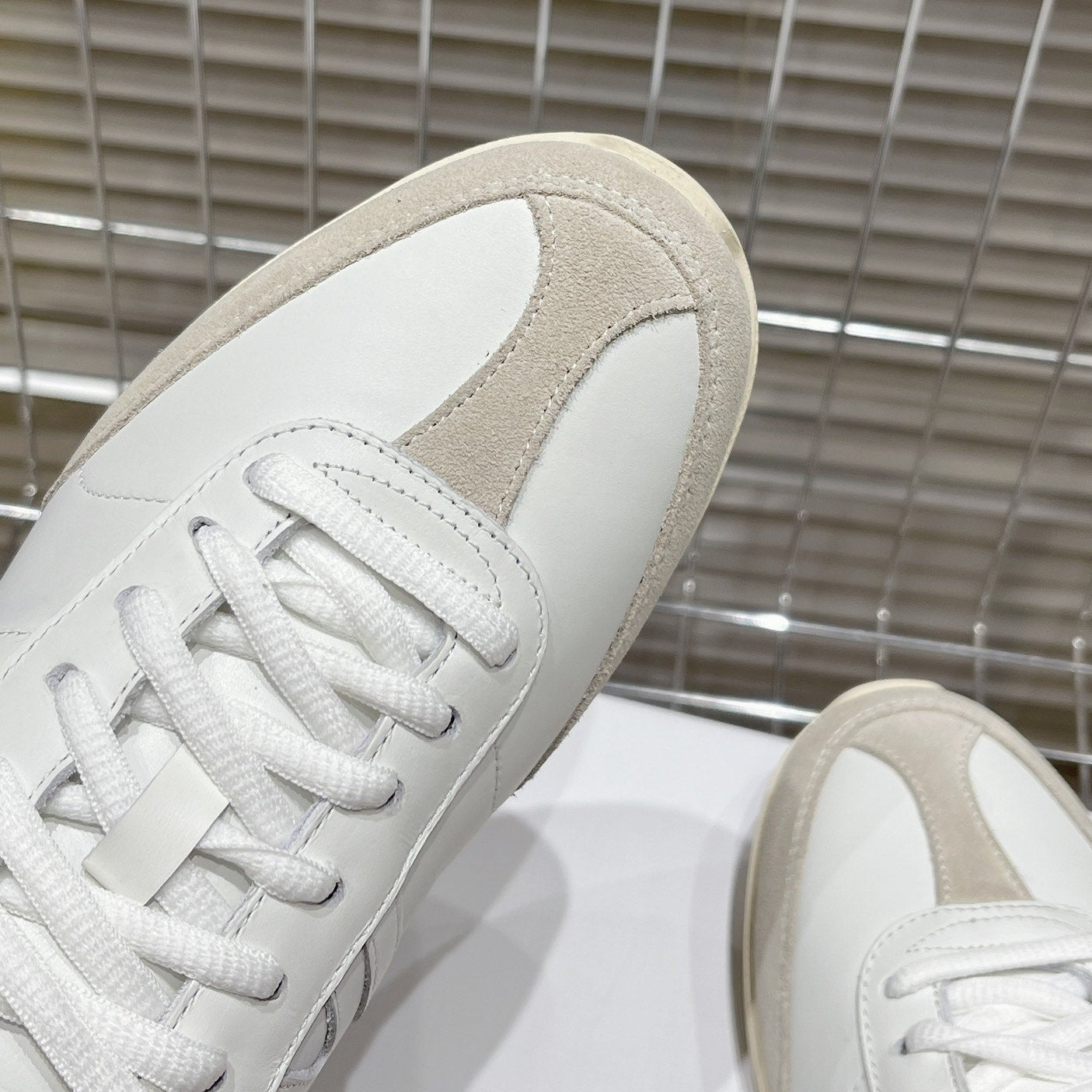 S-Sneakers