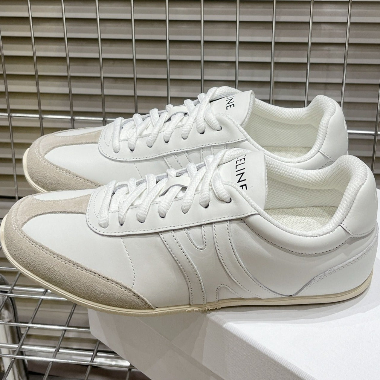 S-Sneakers