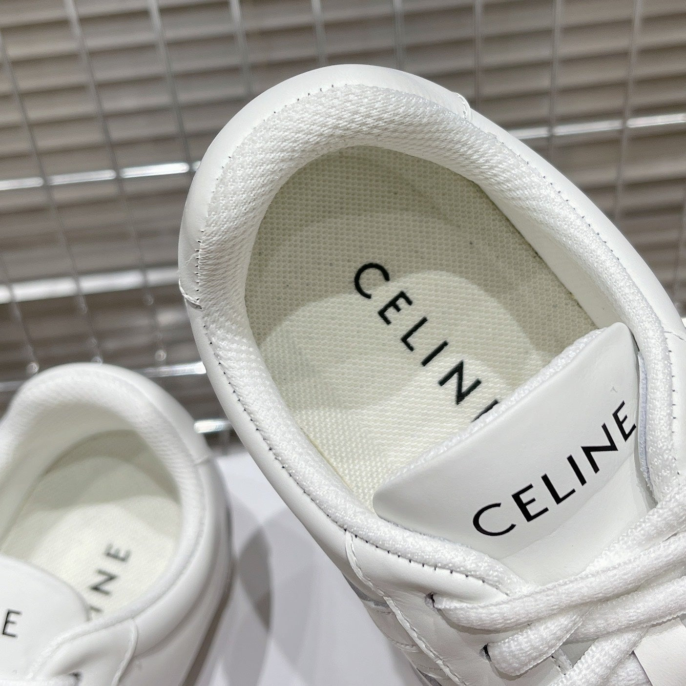 S-Sneakers