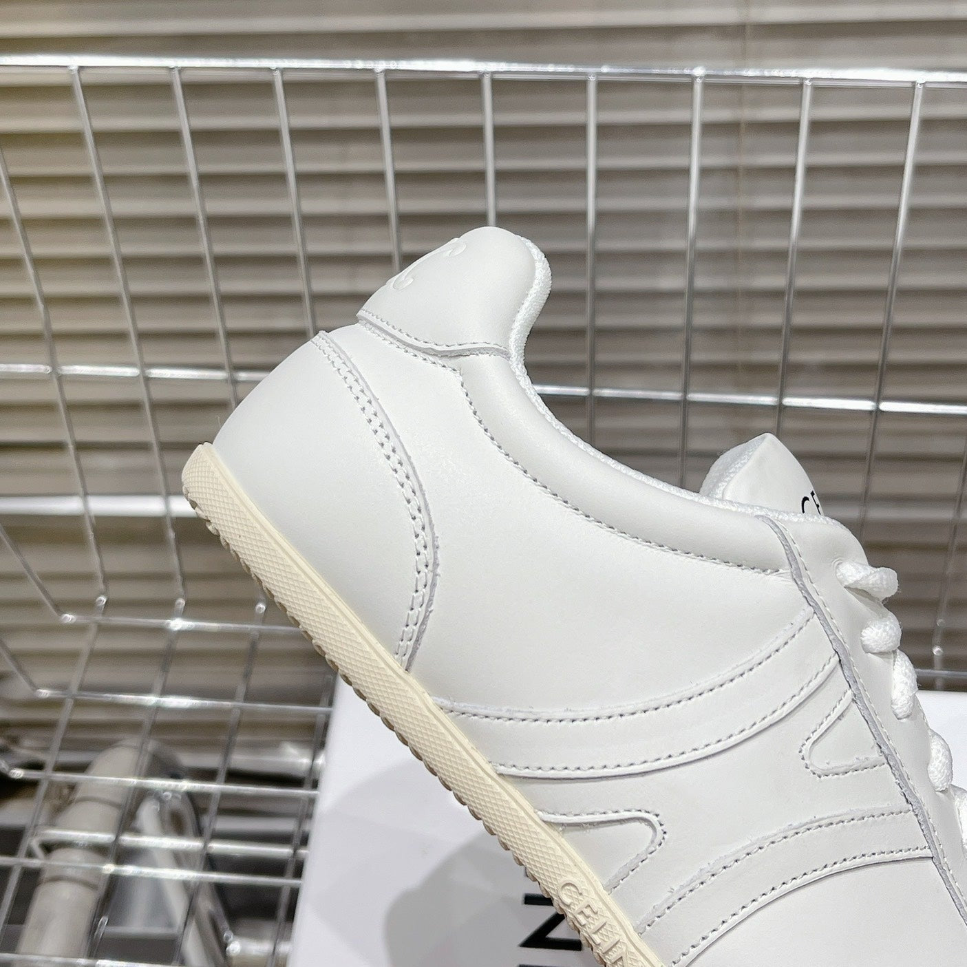 S-Sneakers