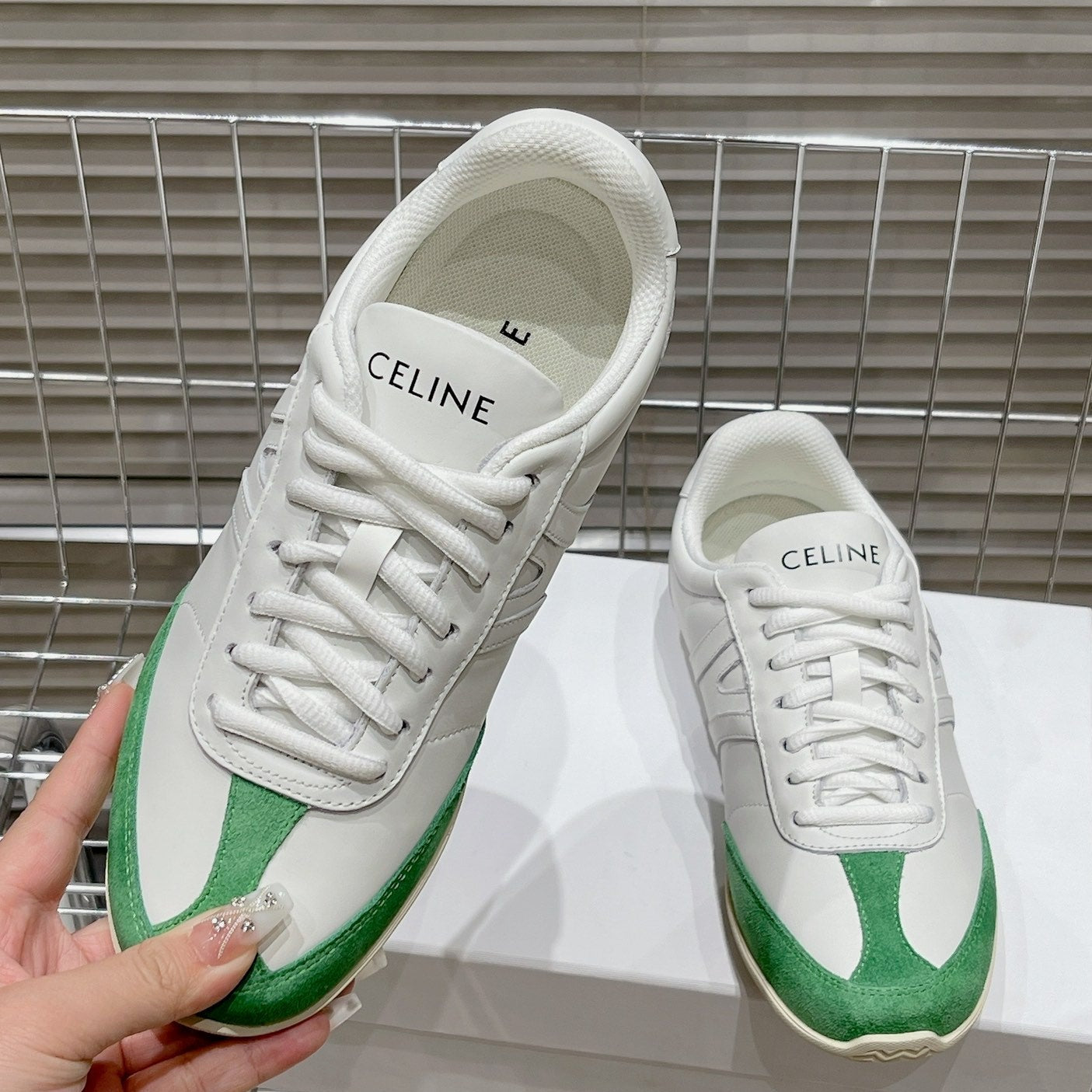 S-Sneakers