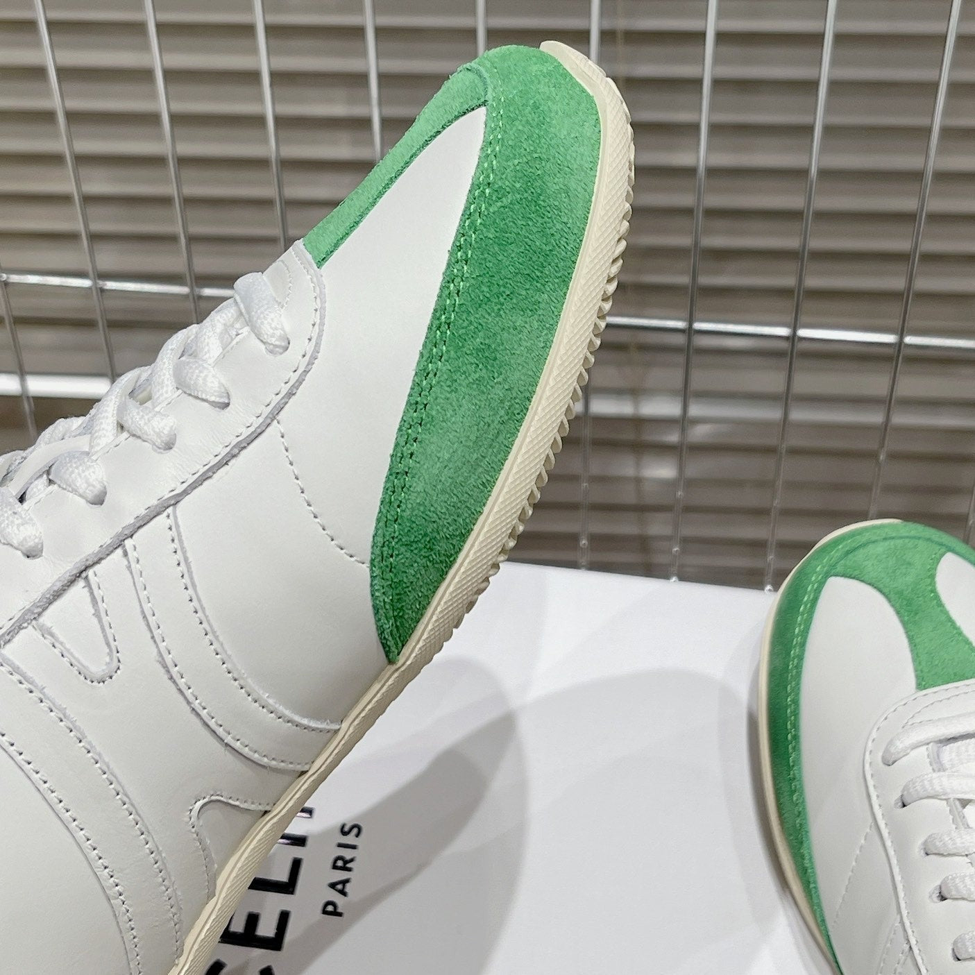 S-Sneakers