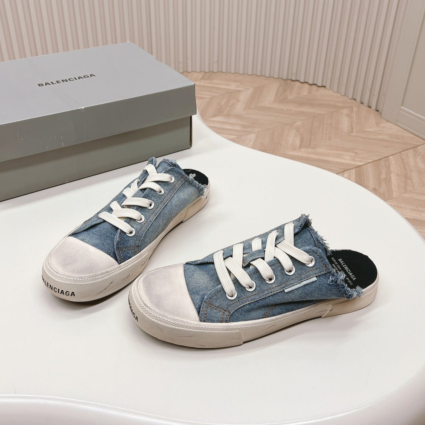 B-Sneakers