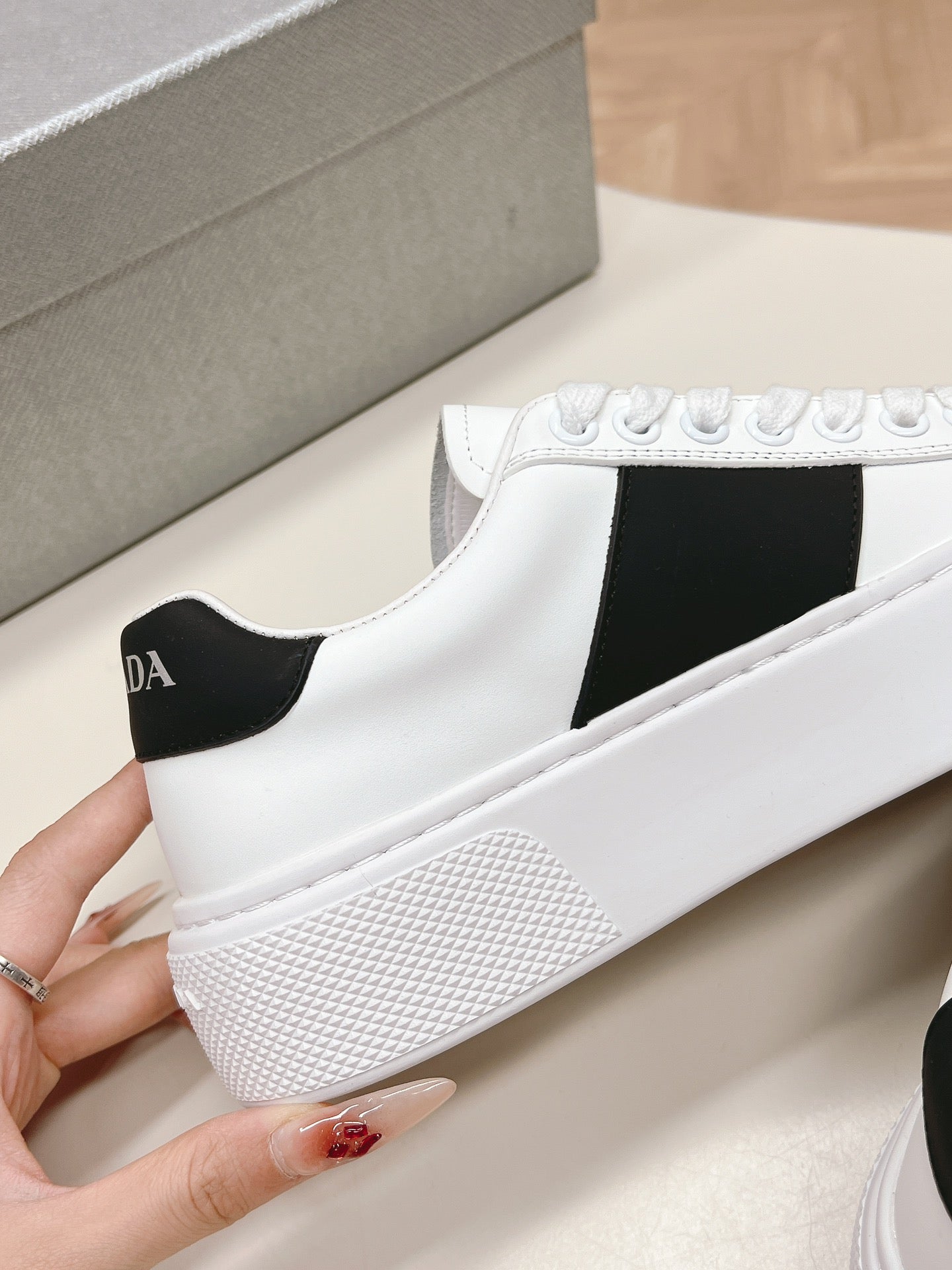 P-Sneakers