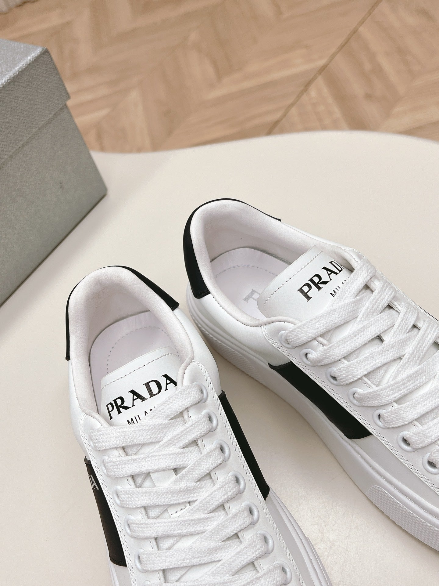 P-Sneakers
