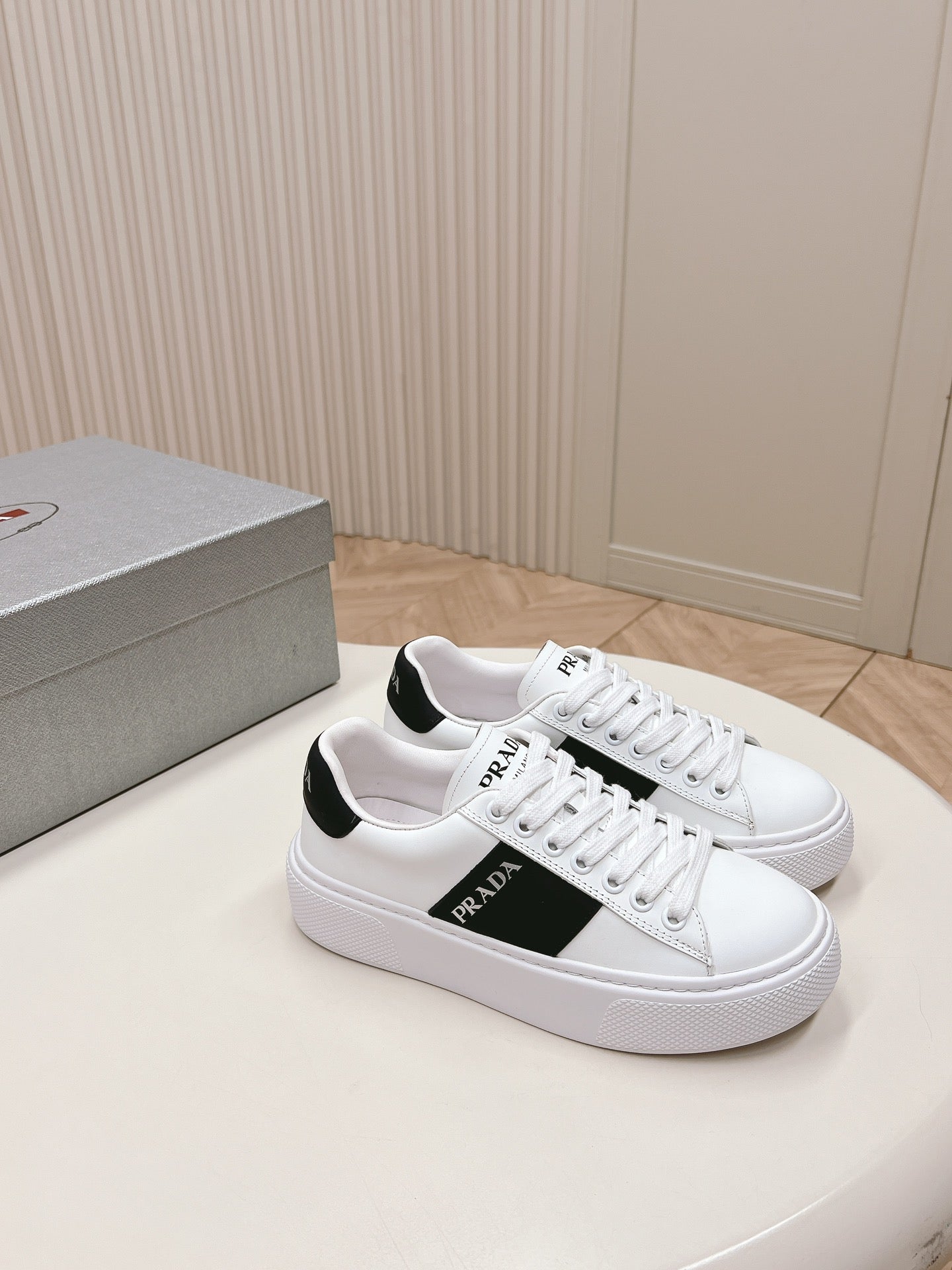 P-Sneakers