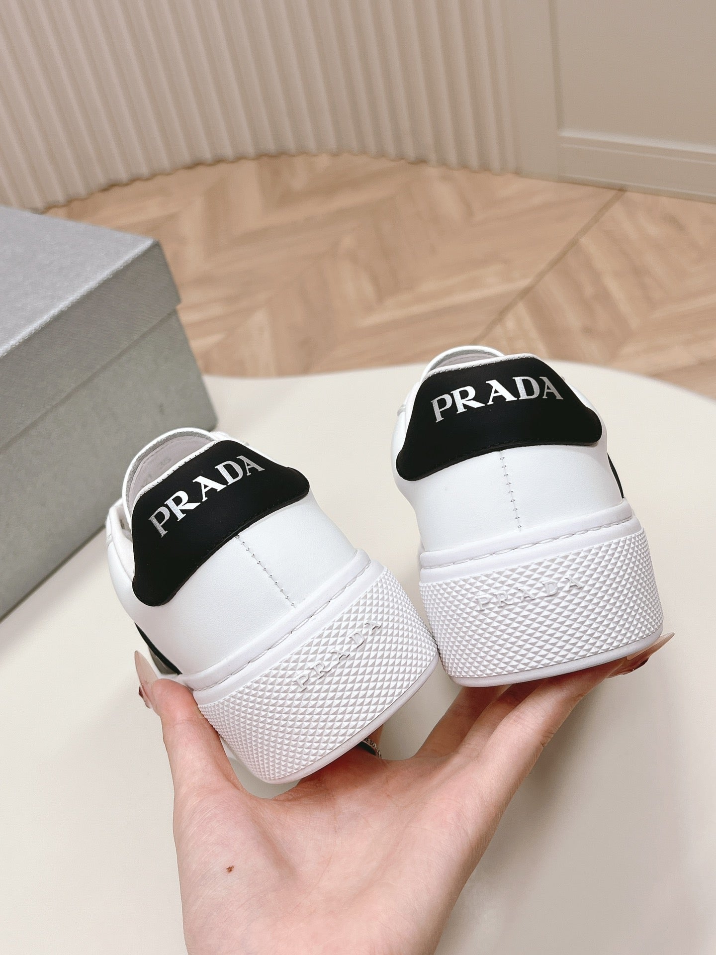 P-Sneakers