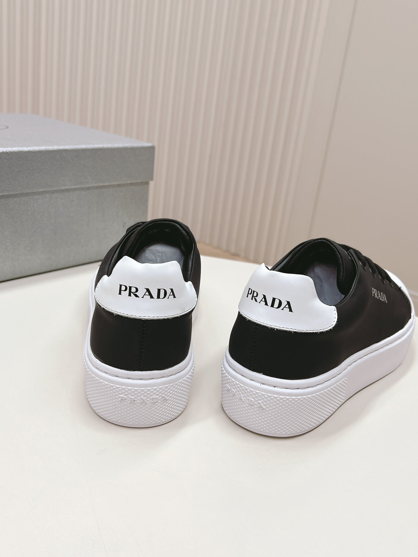 P-Sneakers