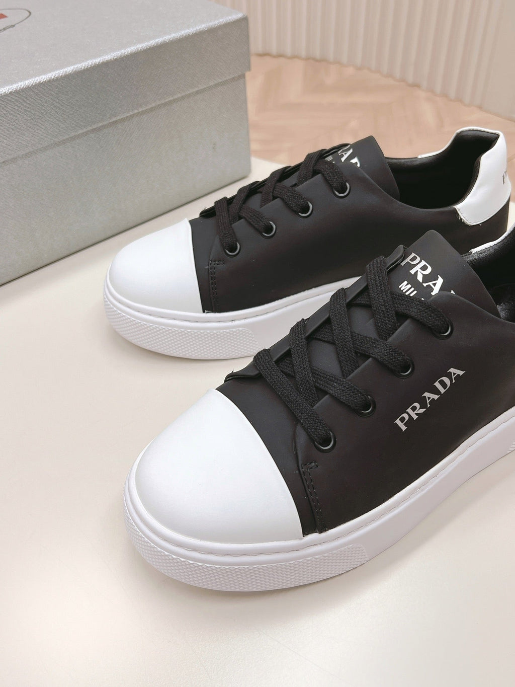 P-Sneakers