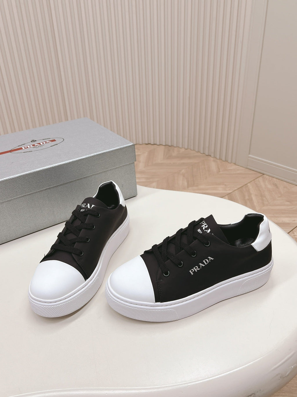 P-Sneakers