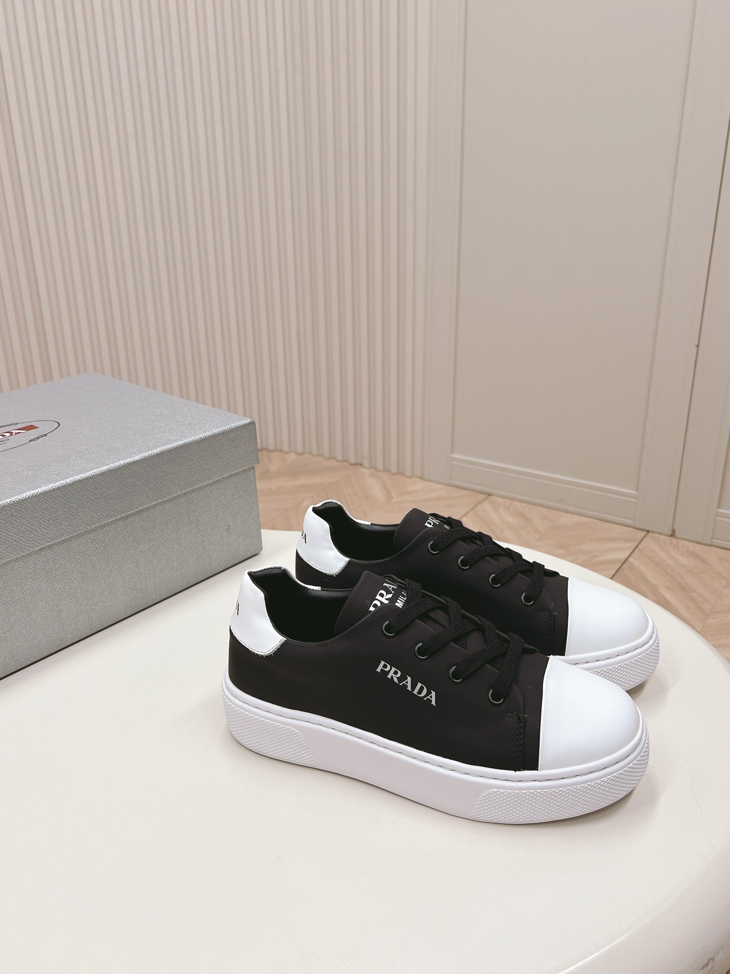 P-Sneakers