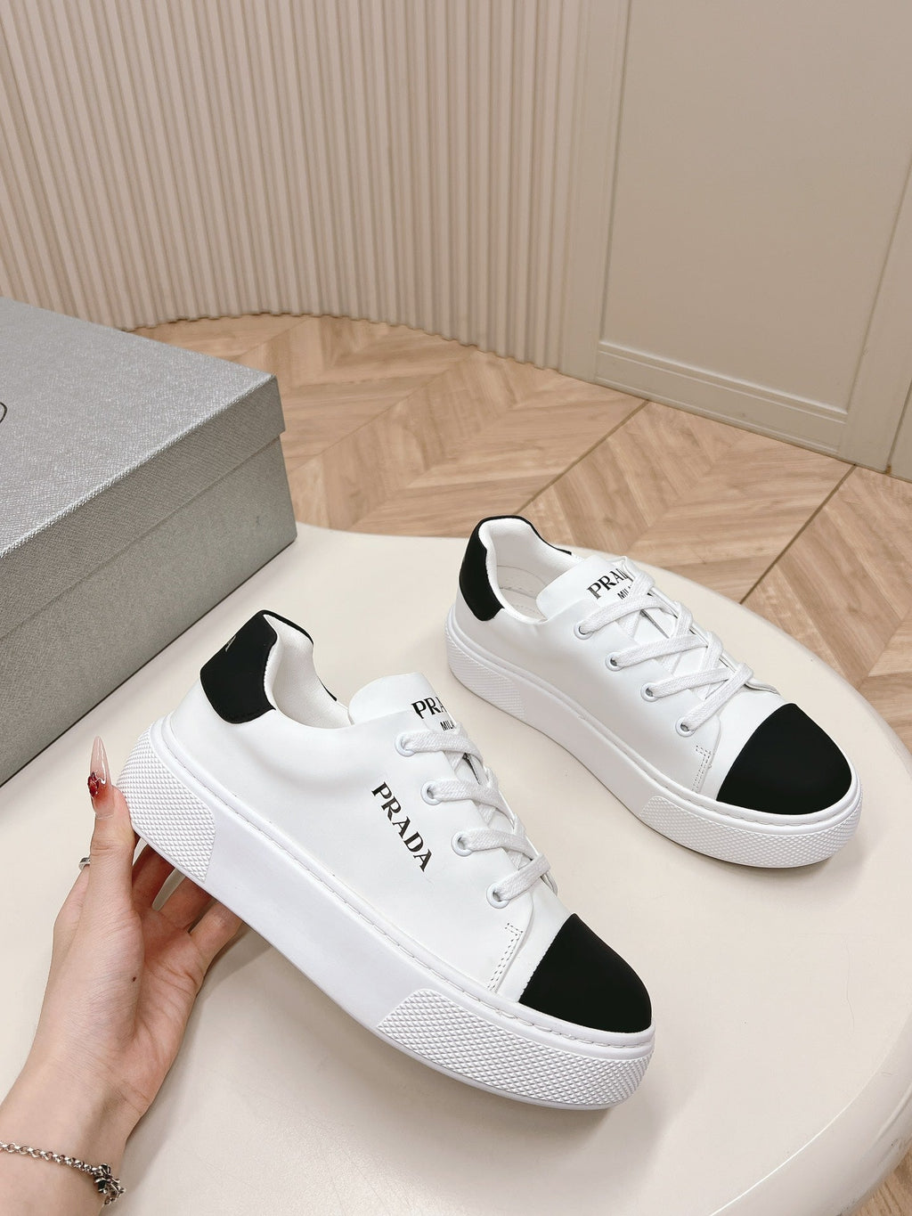 P-Sneakers