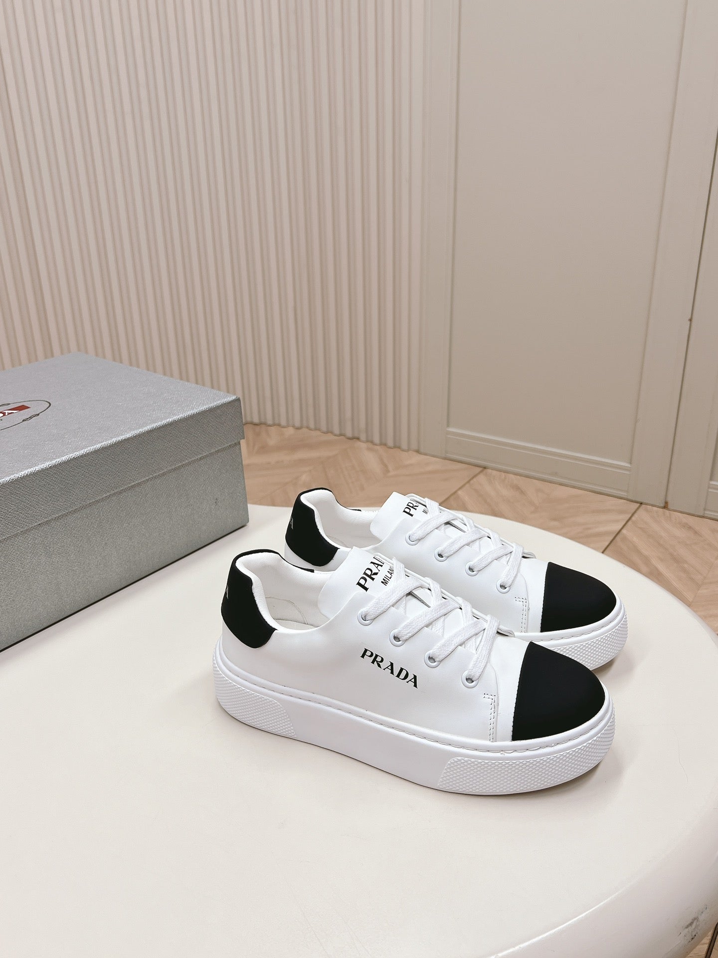 P-Sneakers