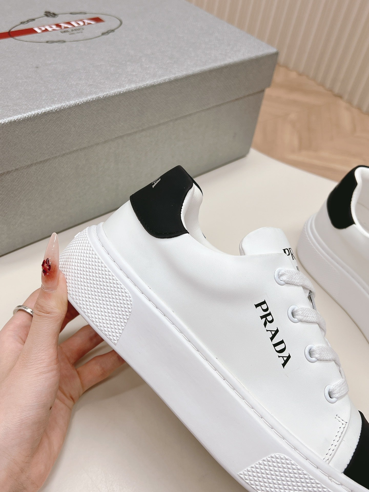 P-Sneakers