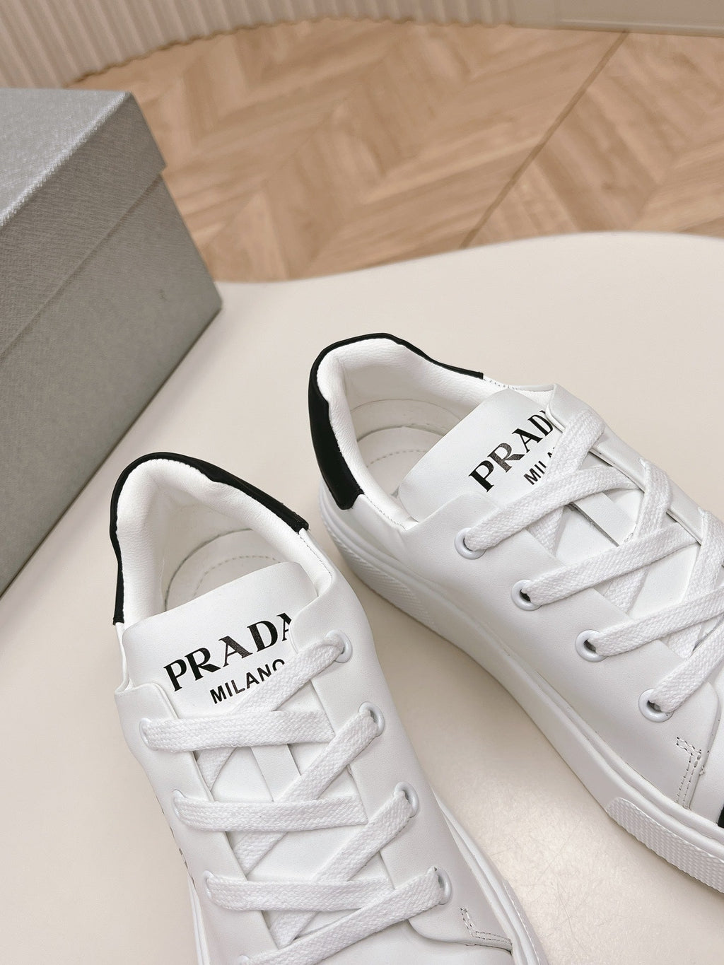 P-Sneakers