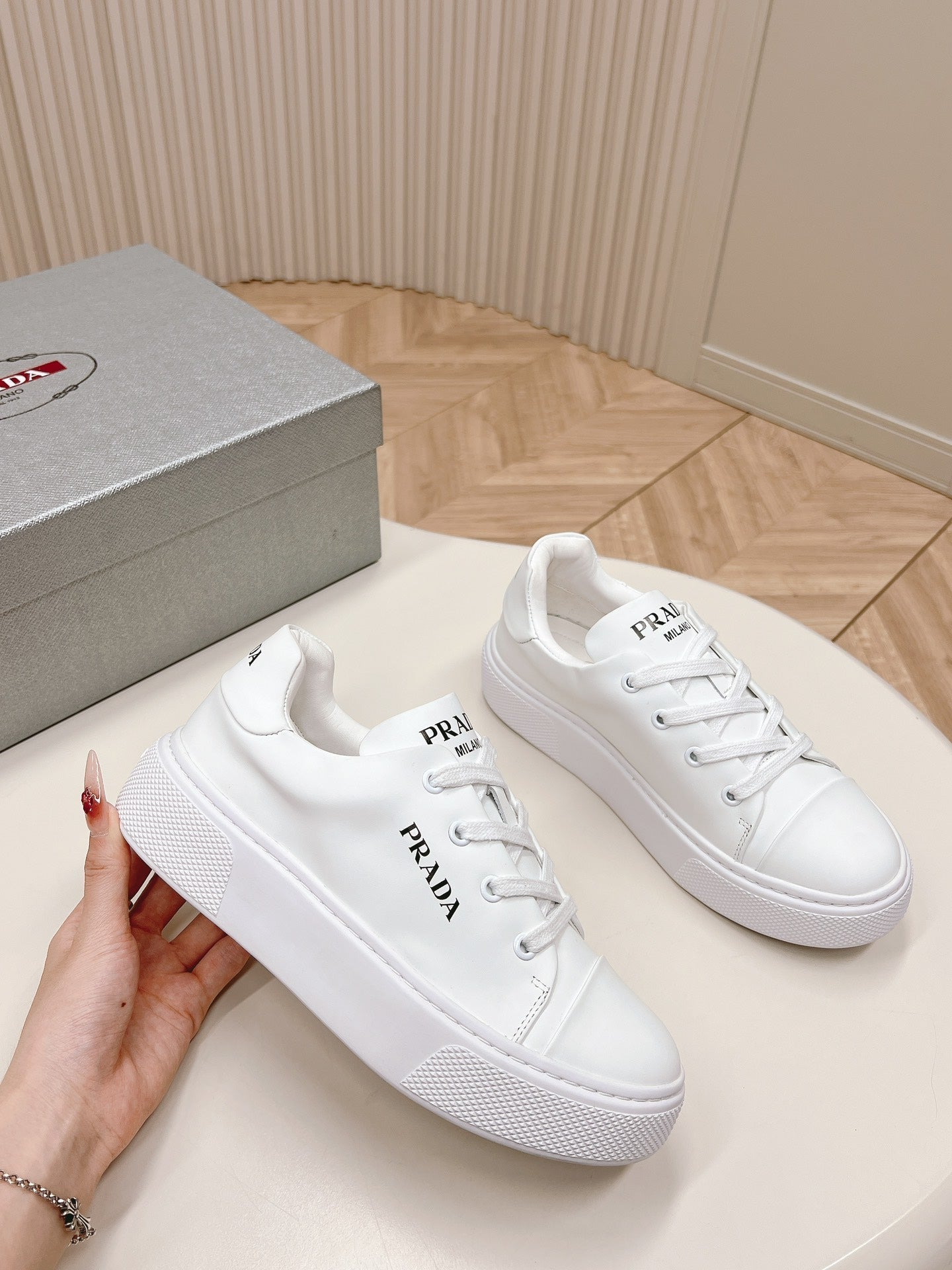 P-Sneakers