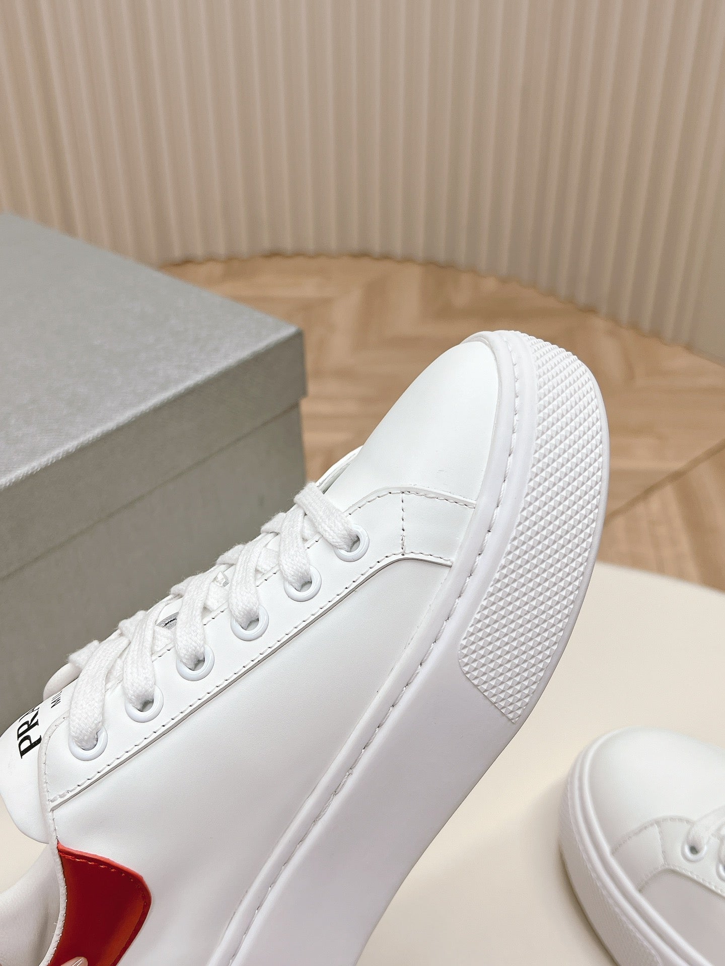 P-Sneakers