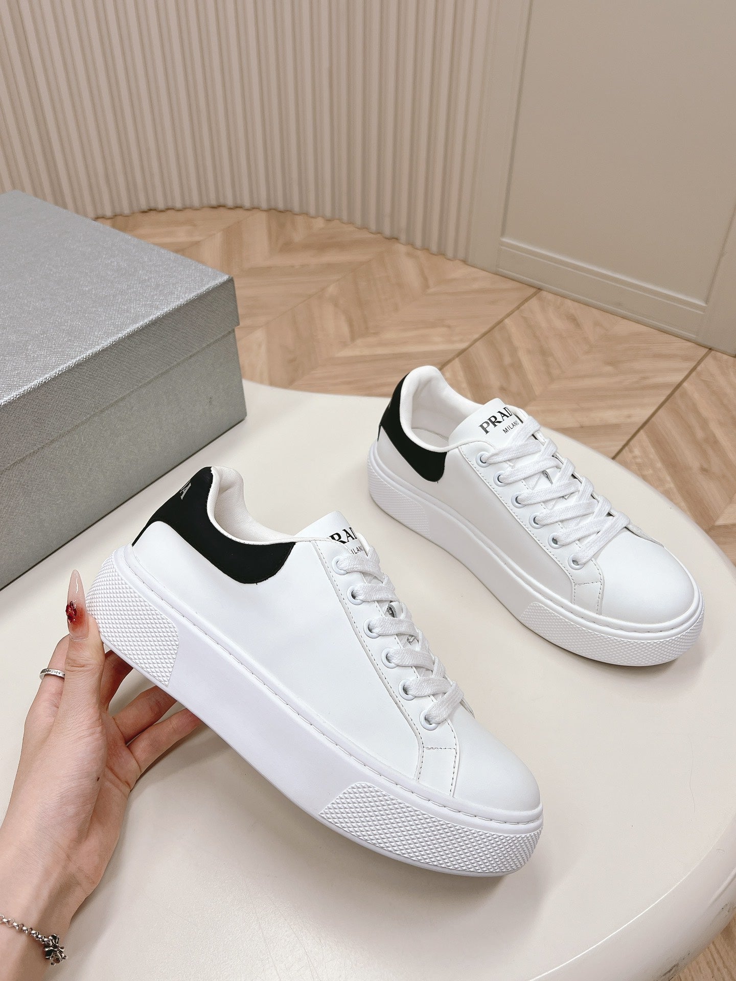 P-Sneakers