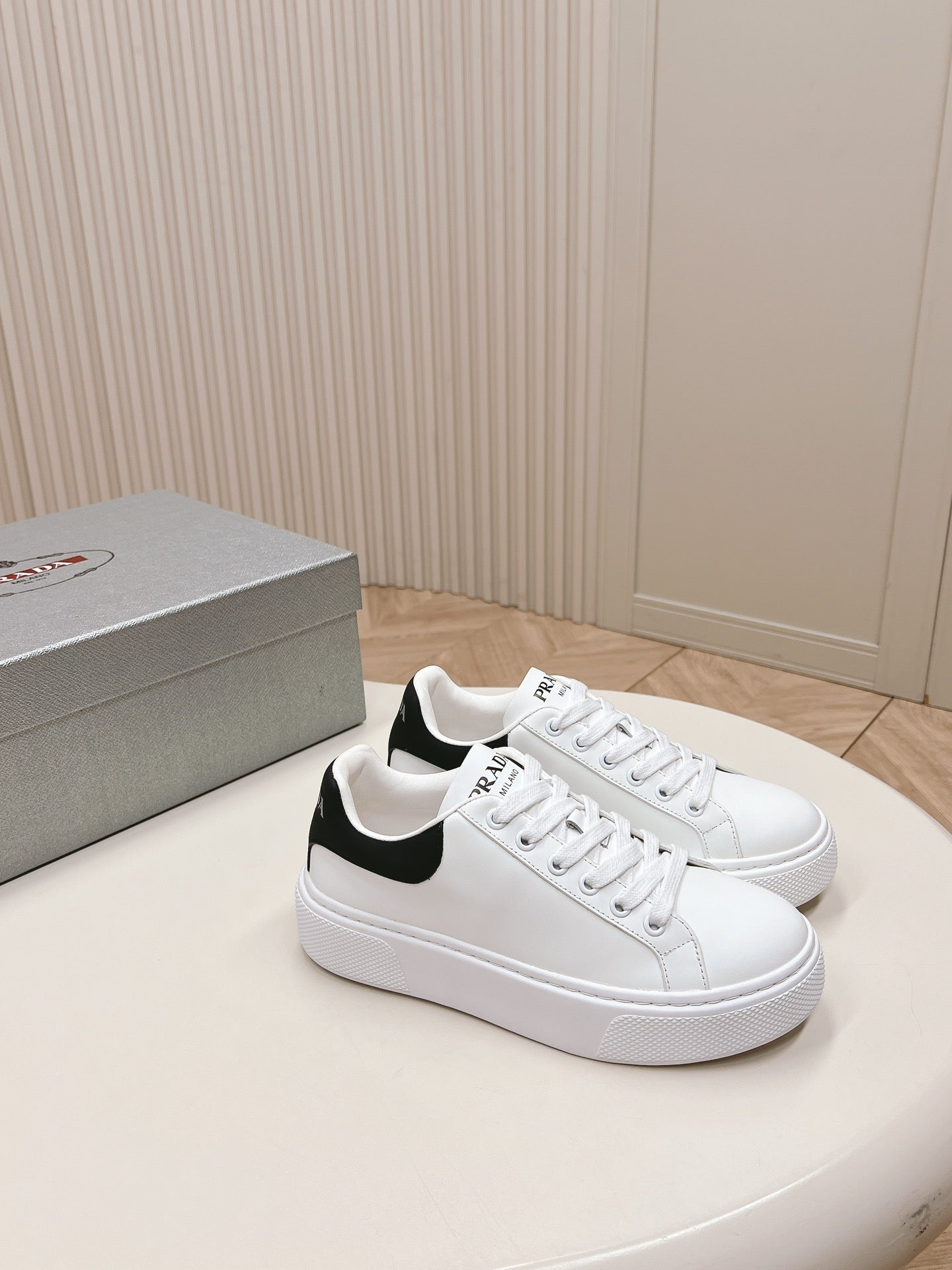 P-Sneakers