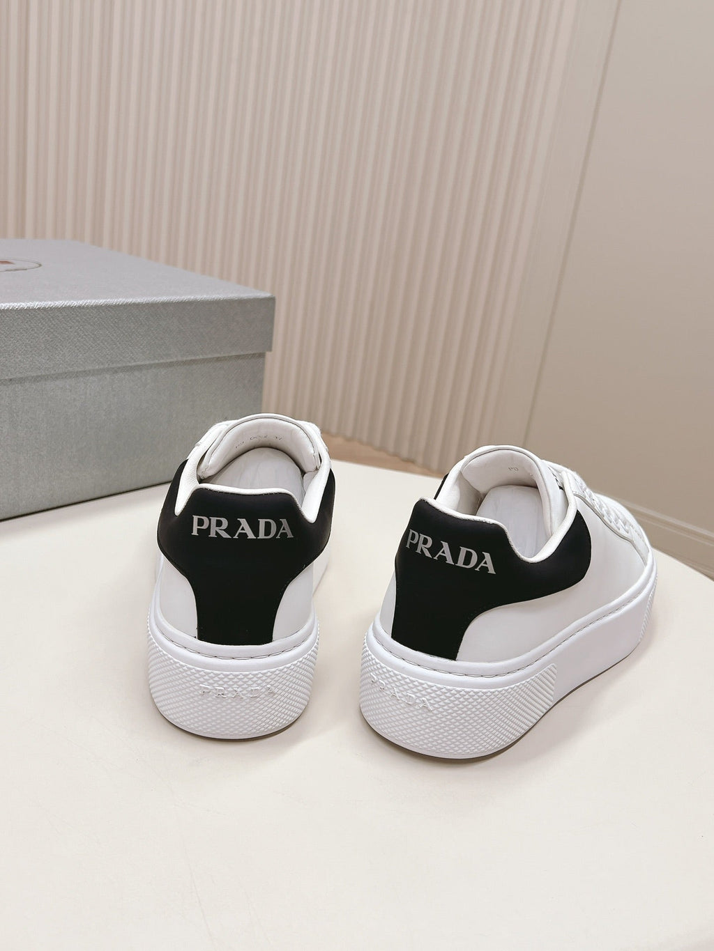 P-Sneakers