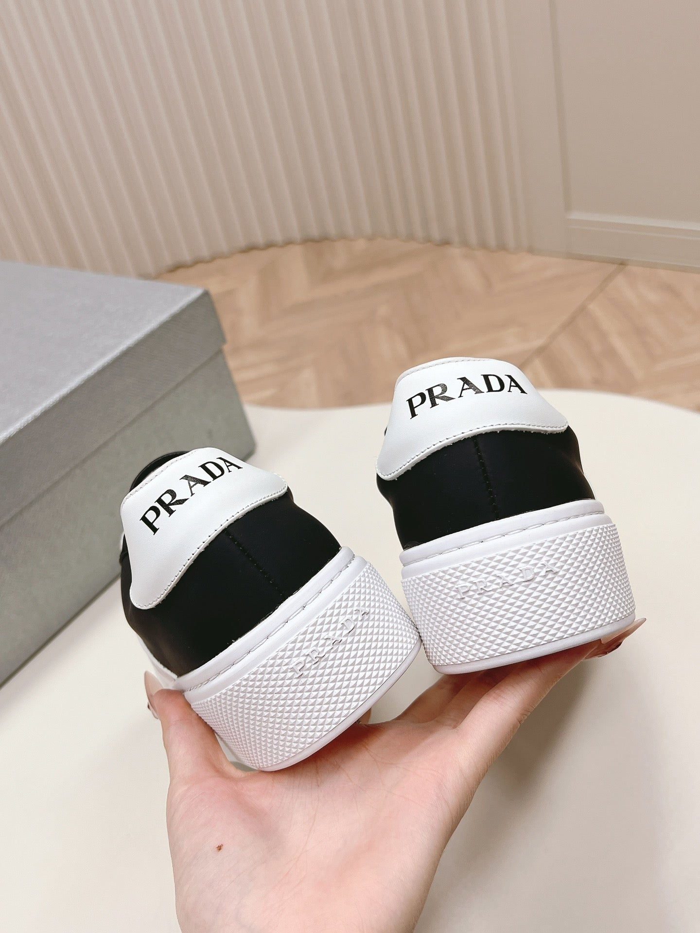 P-Sneakers