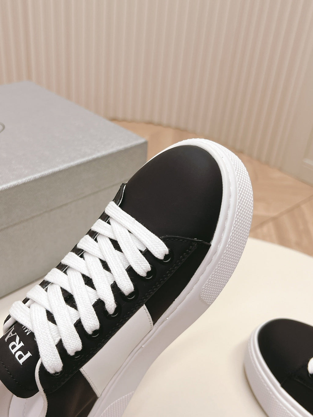 P-Sneakers