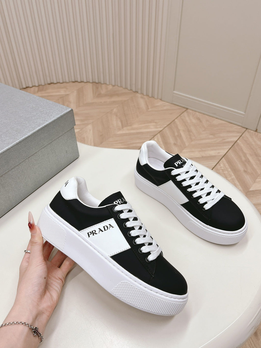 P-Sneakers