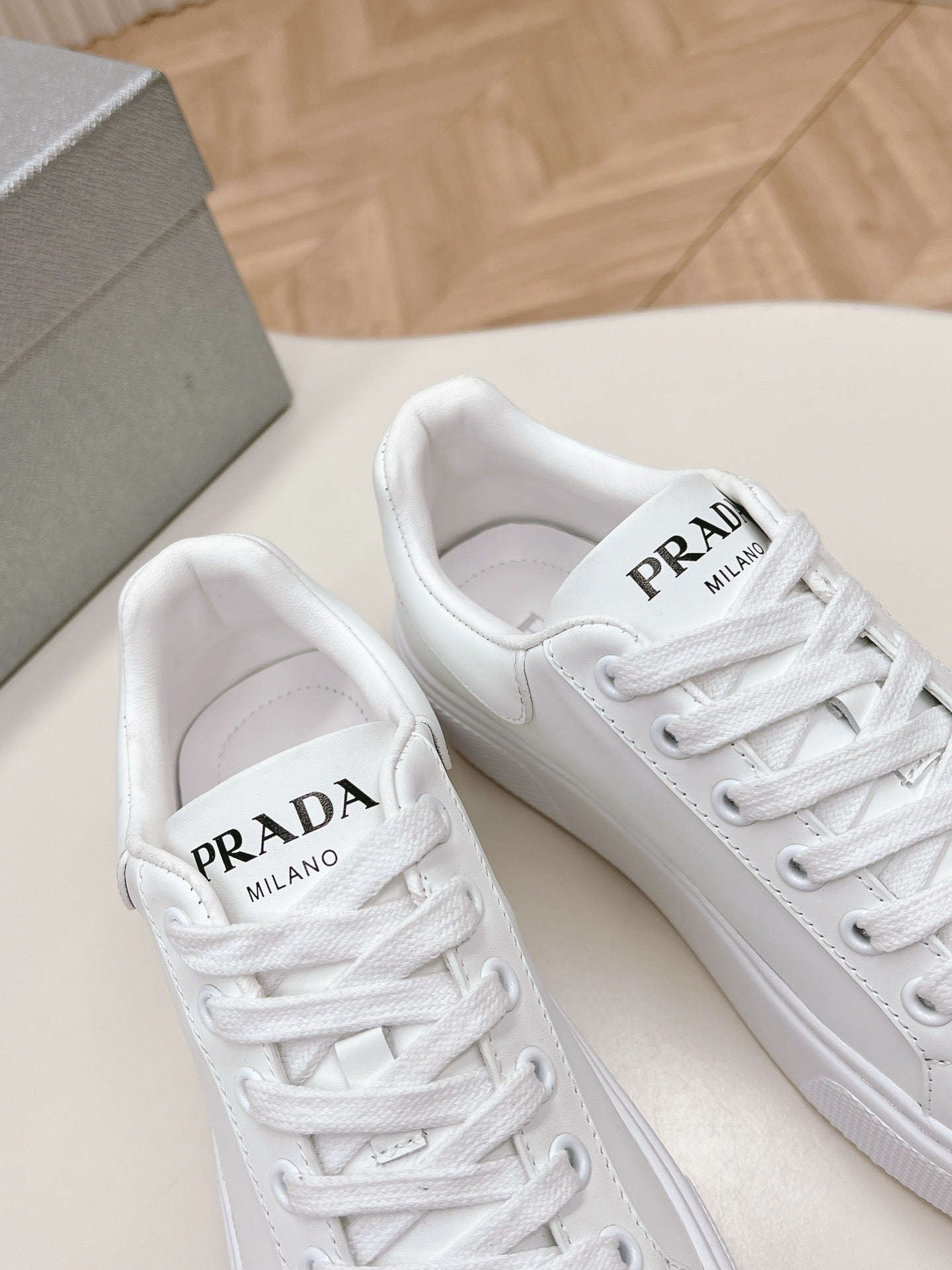 P-Sneakers