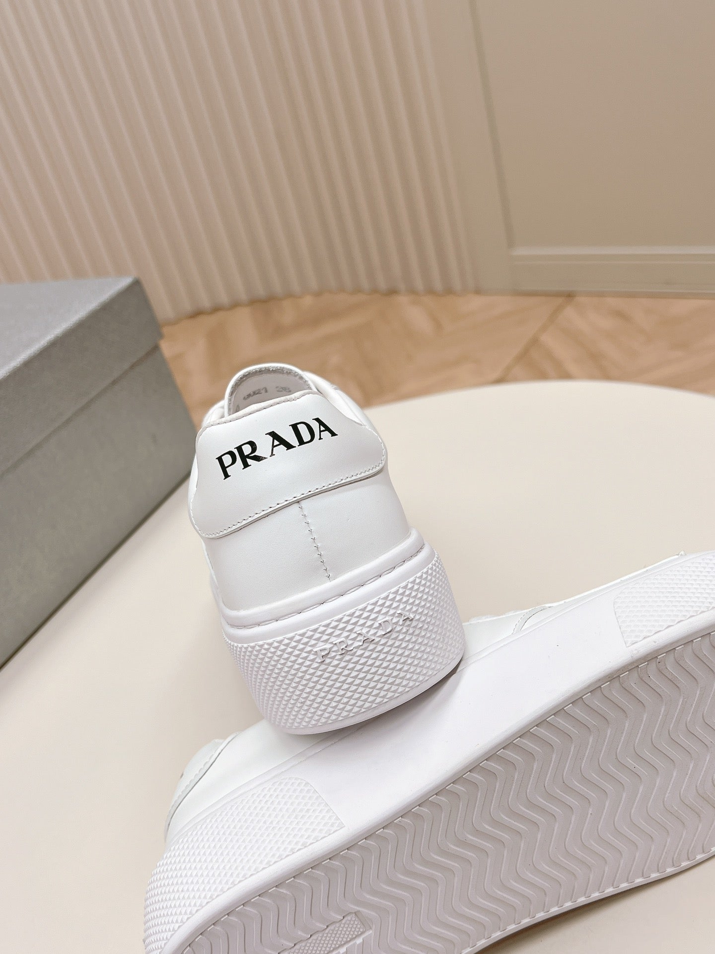 P-Sneakers