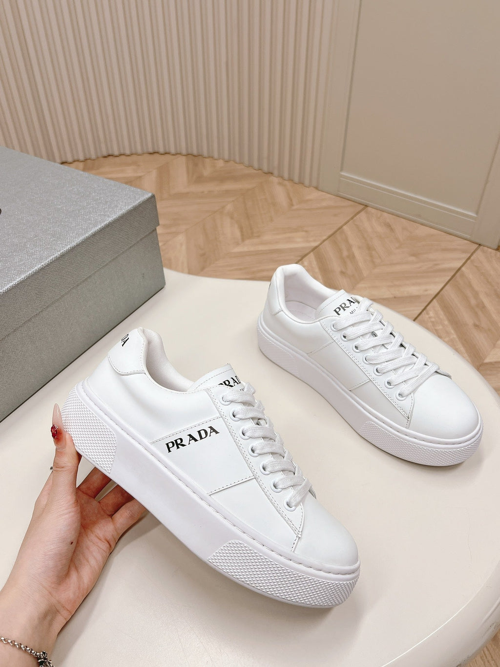 P-Sneakers
