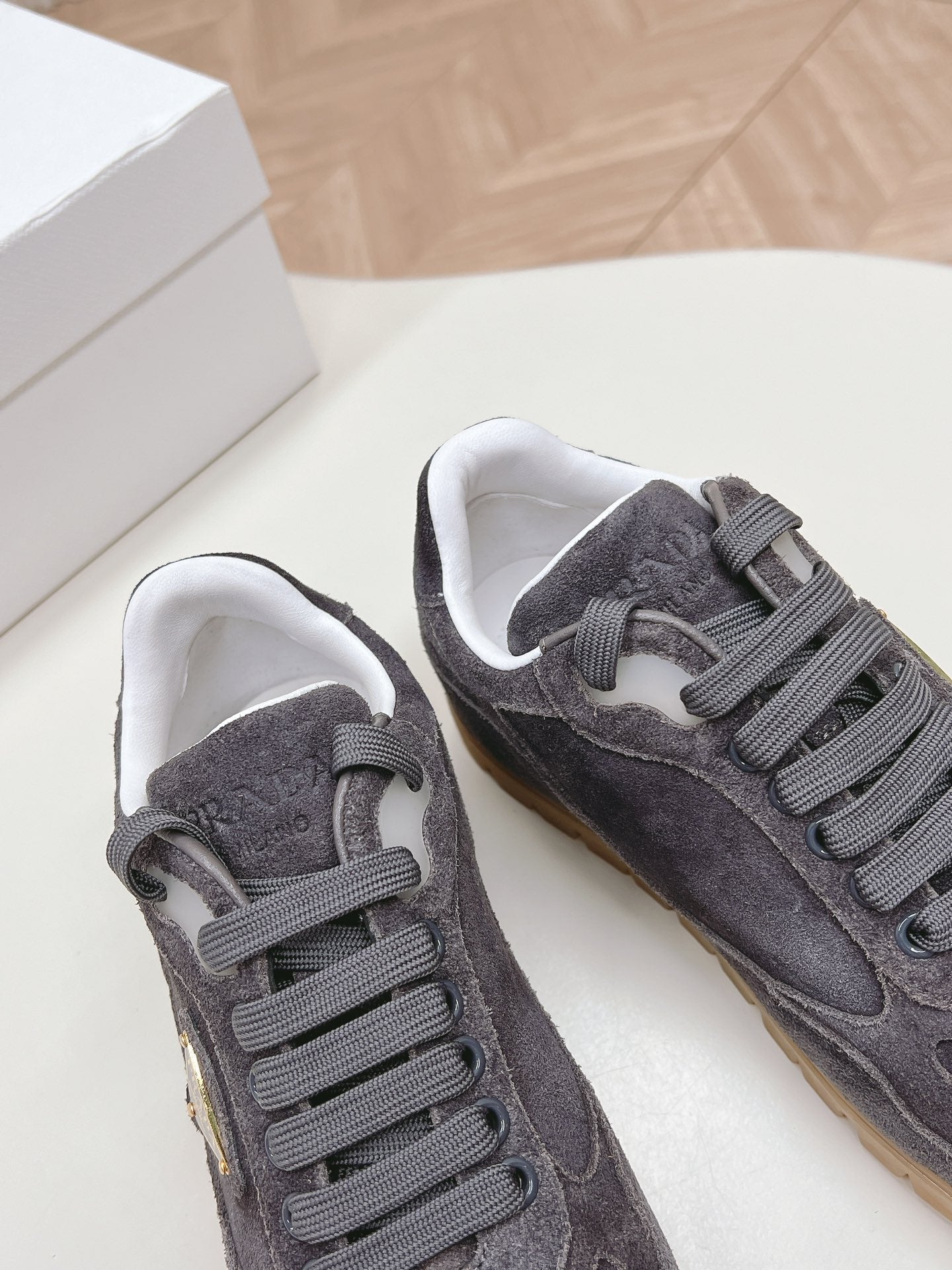 P-Sneakers