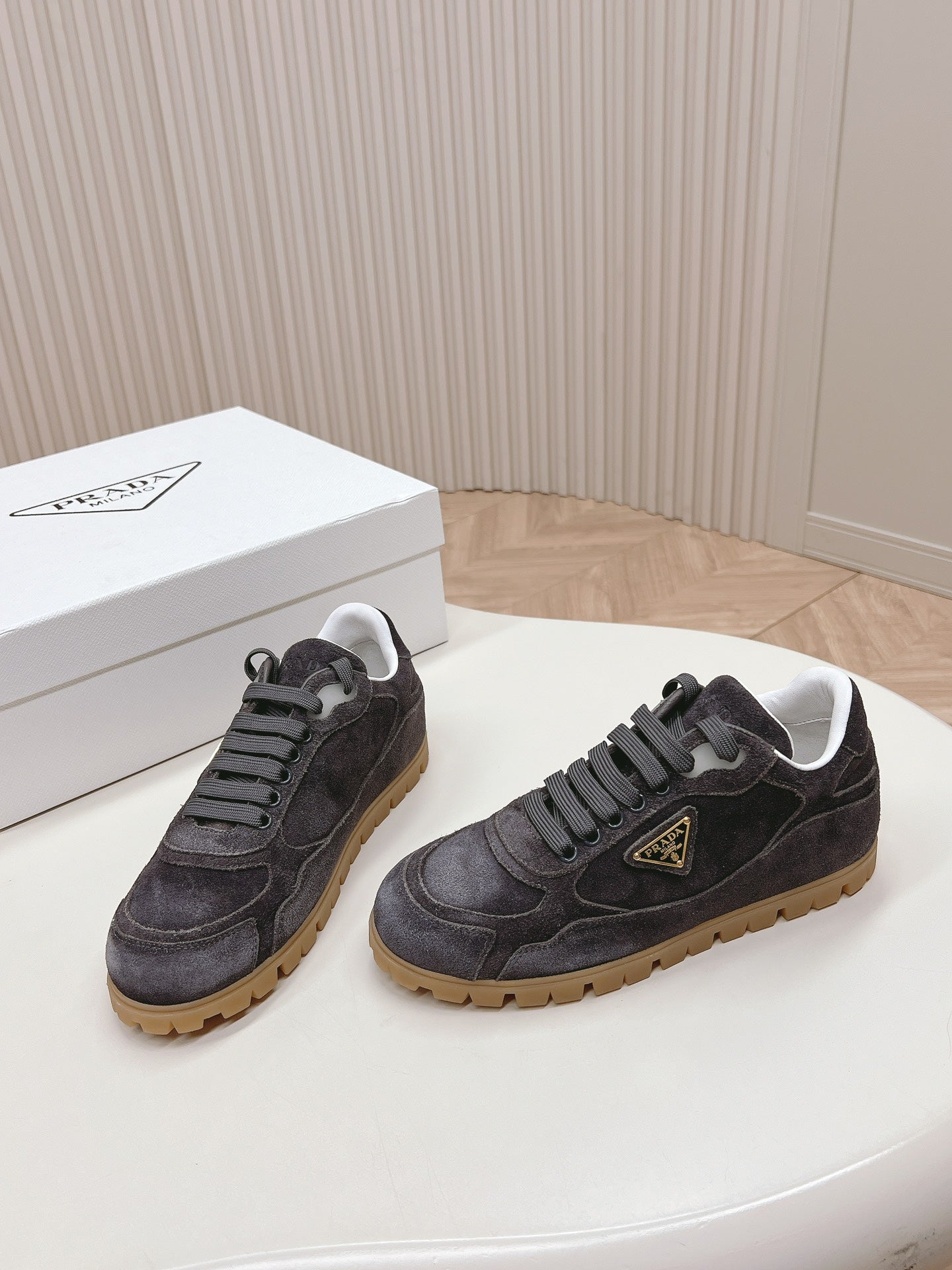 P-Sneakers