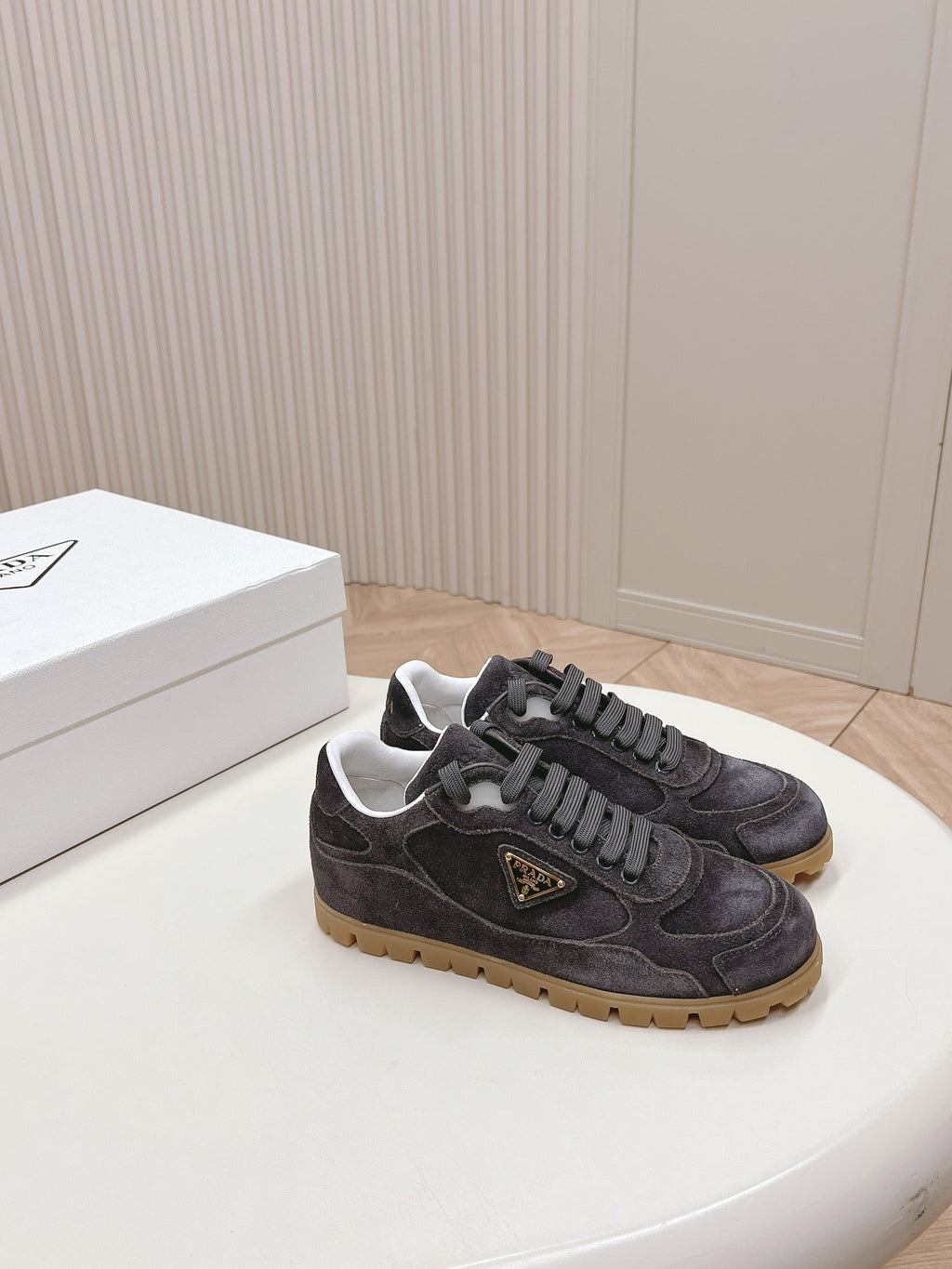 P-Sneakers
