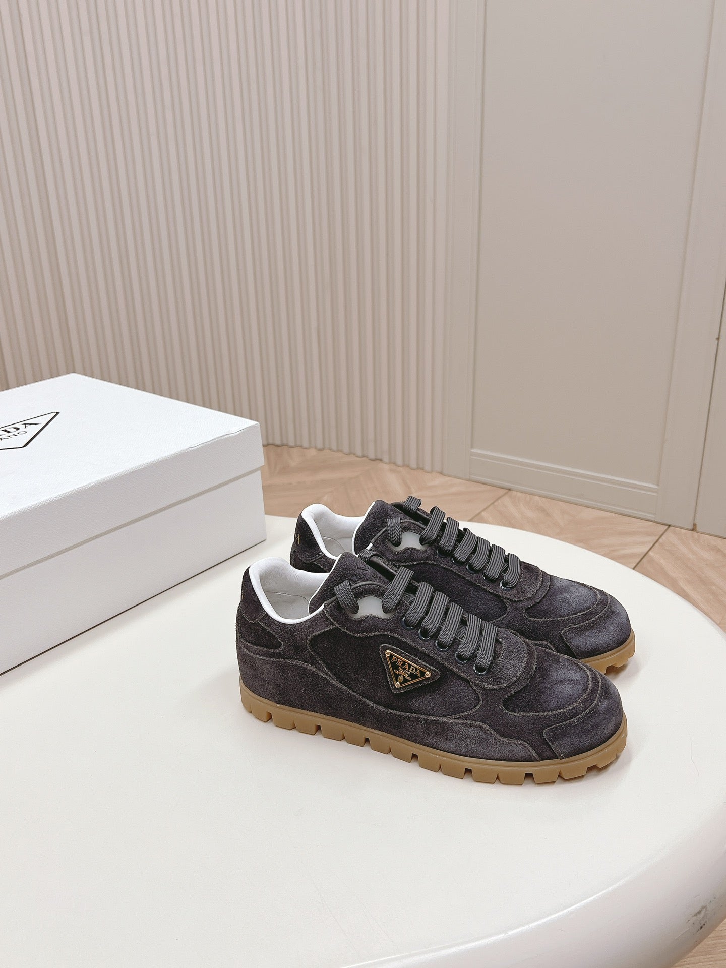 P-Sneakers