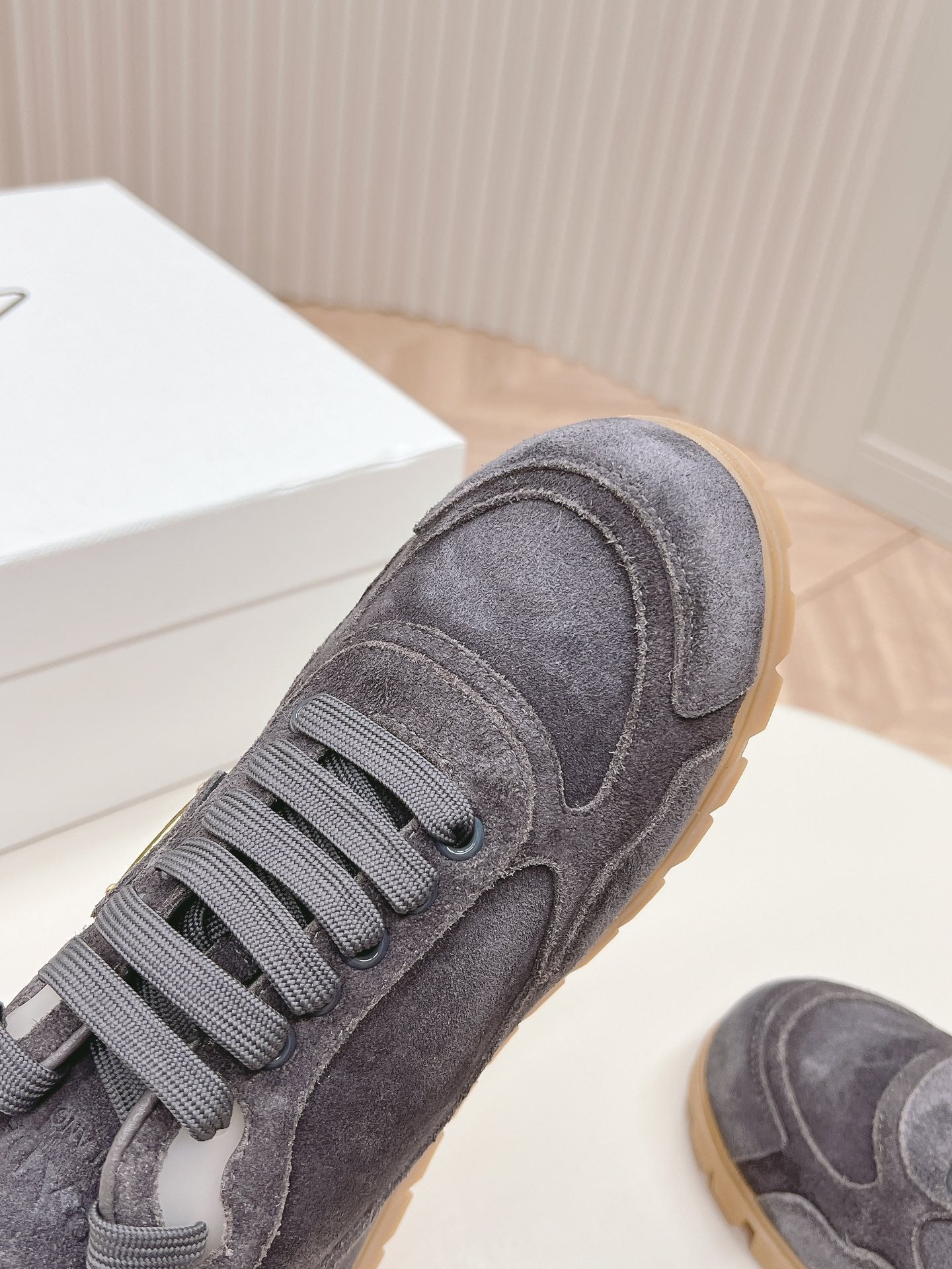 P-Sneakers