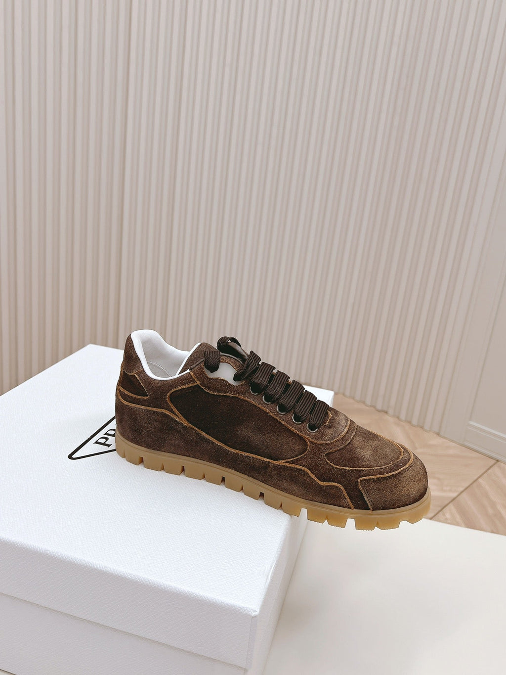 P-Sneakers