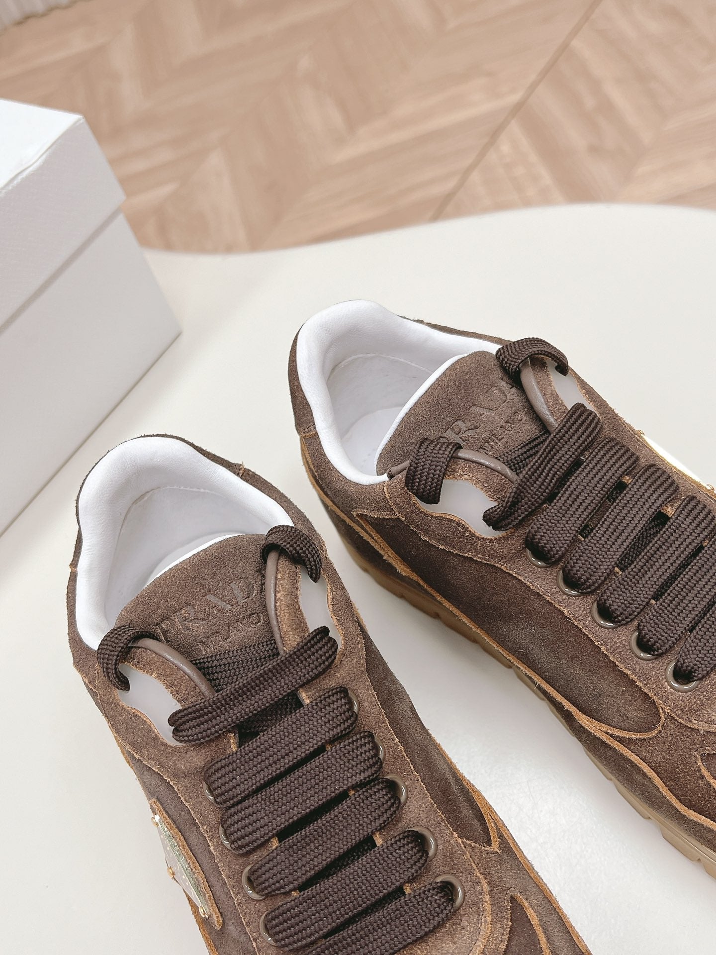 P-Sneakers