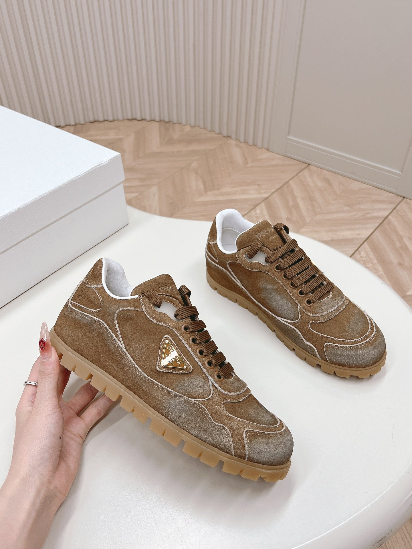 P-Sneakers