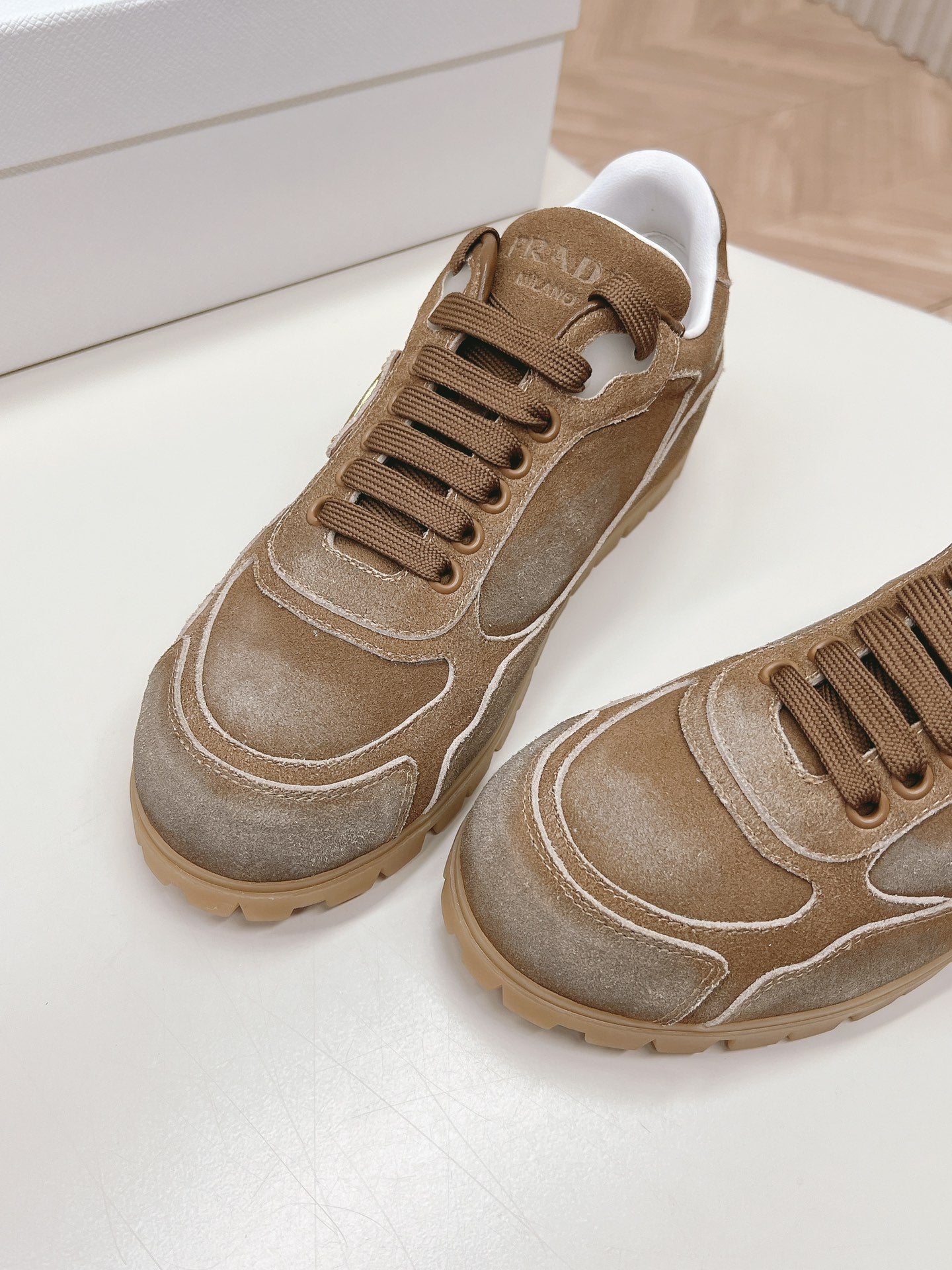 P-Sneakers
