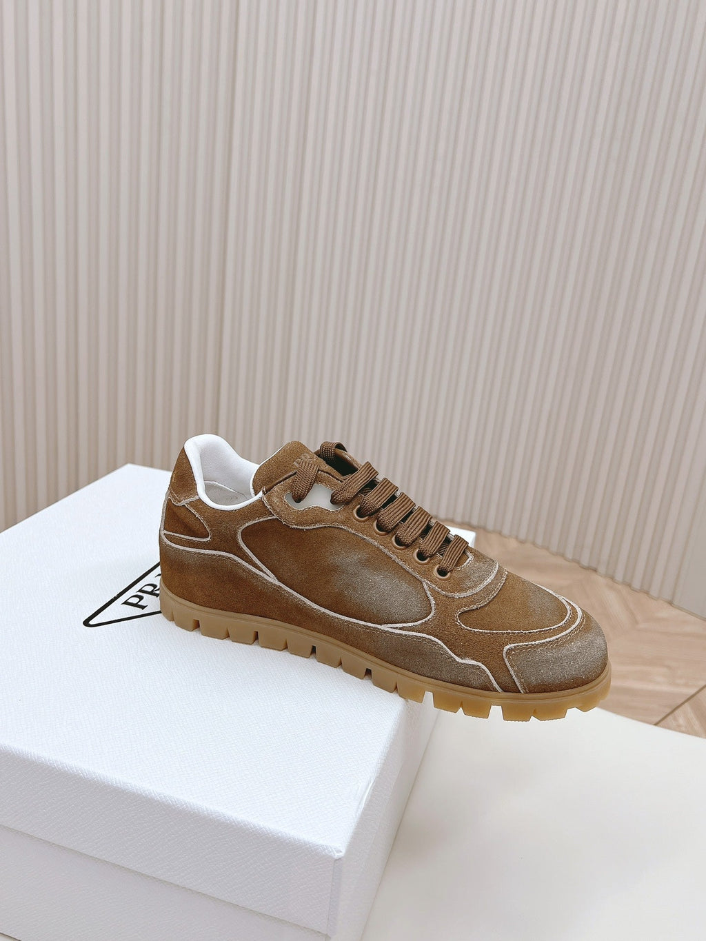 P-Sneakers