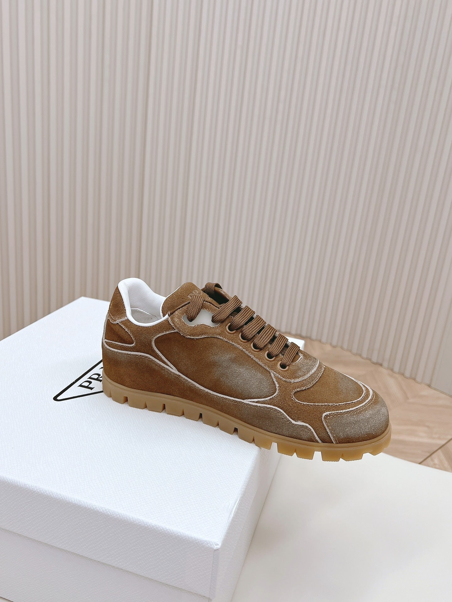 P-Sneakers