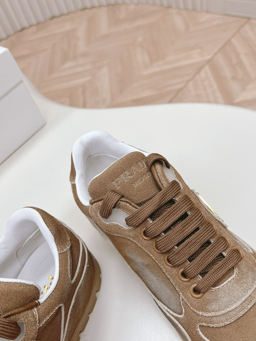 P-Sneakers