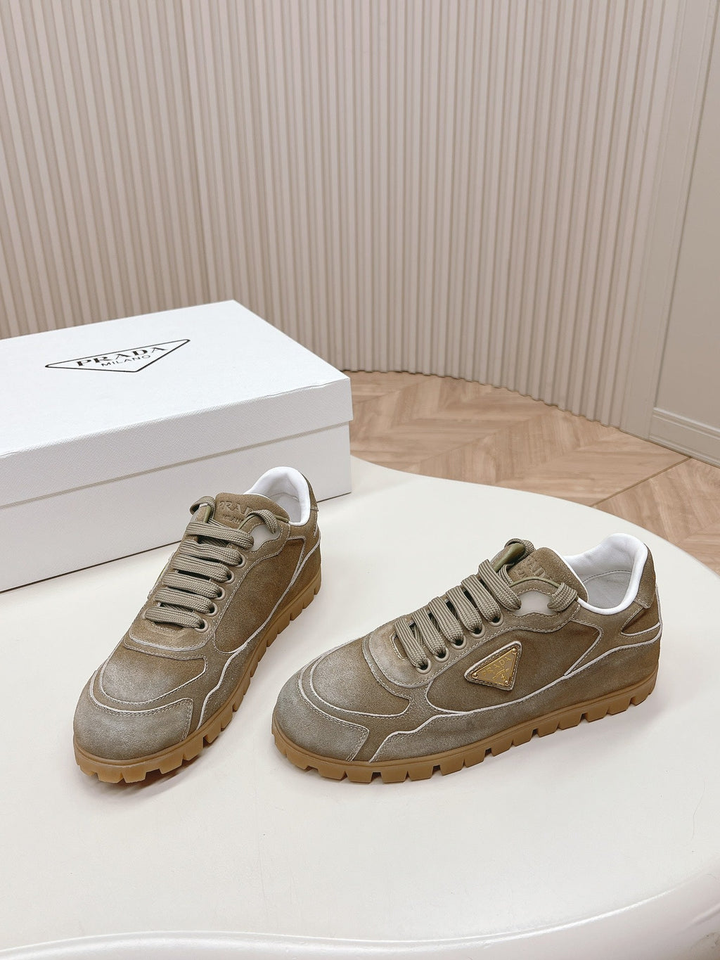 P-Sneakers