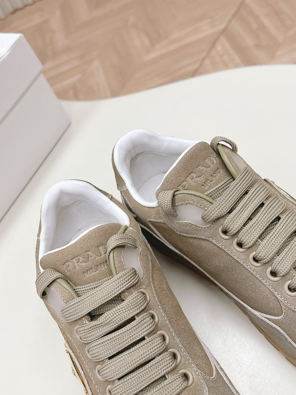 P-Sneakers