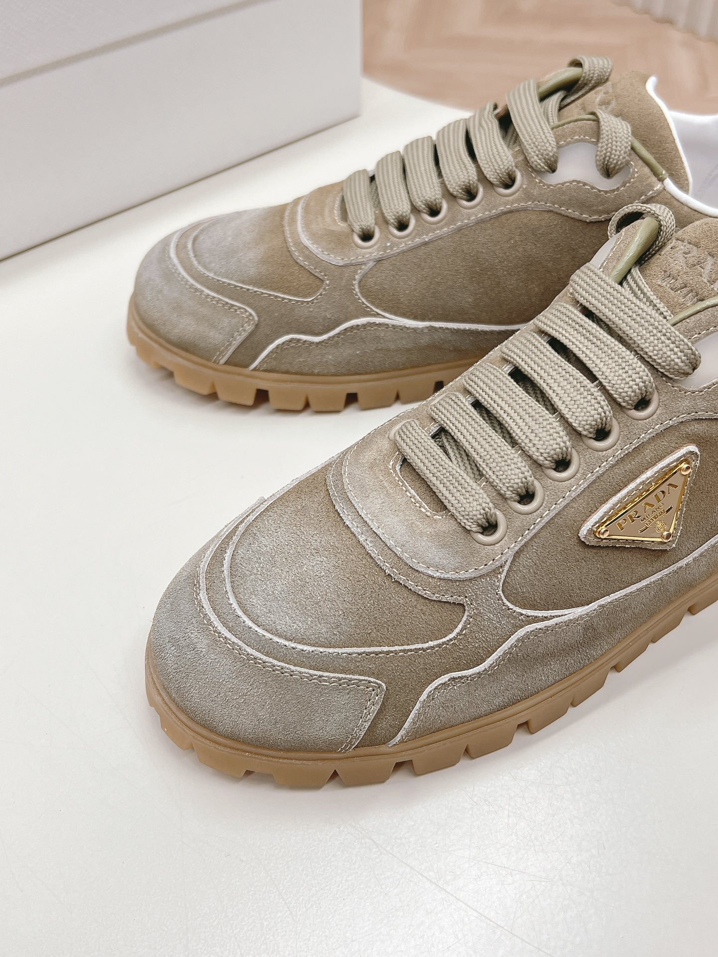 P-Sneakers