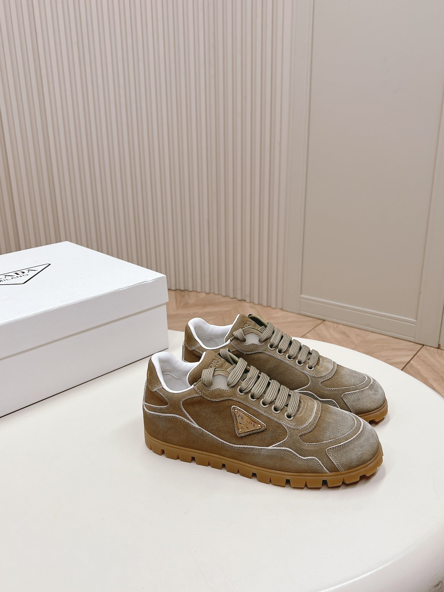 P-Sneakers