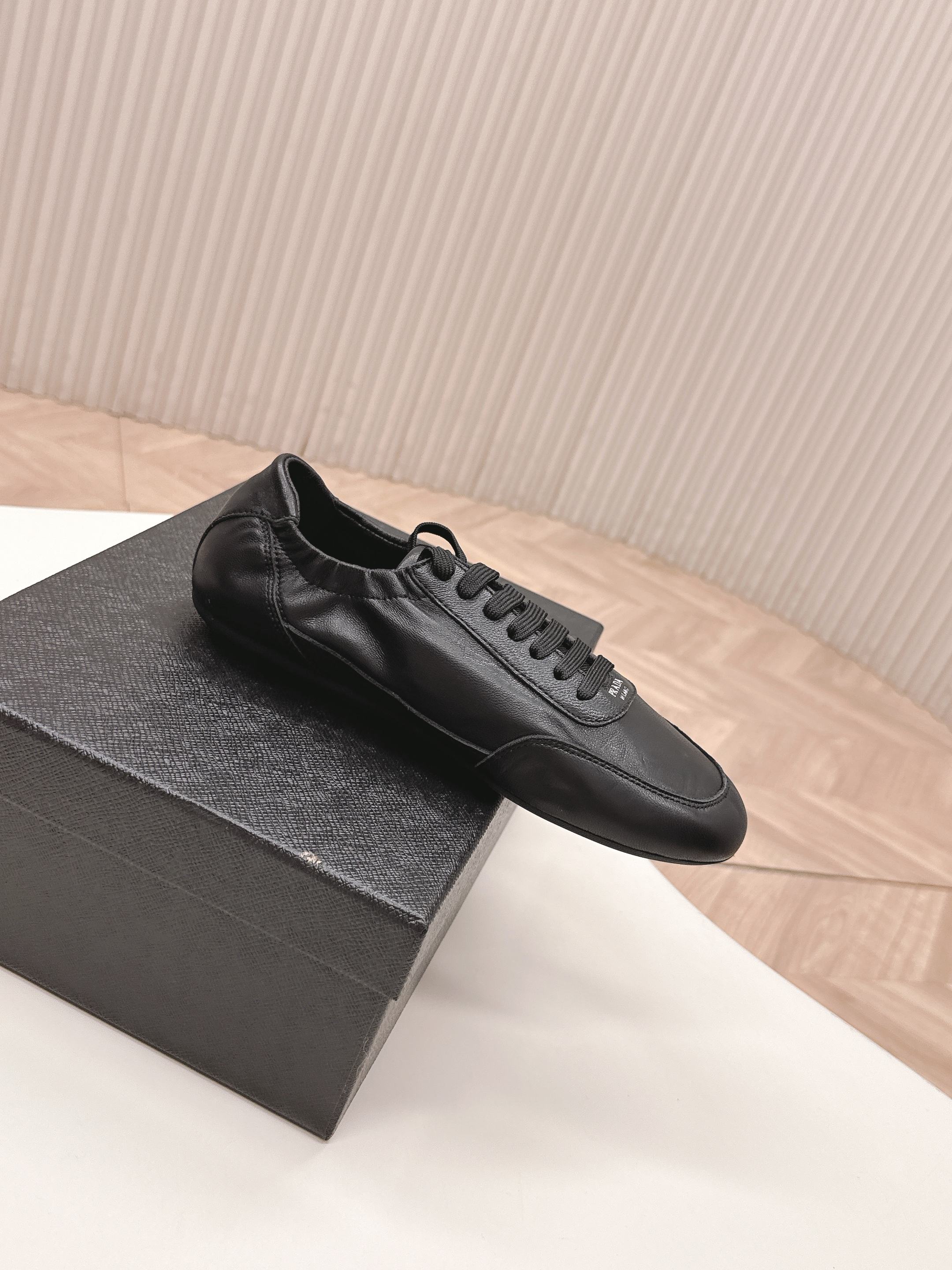 P-Sneakers