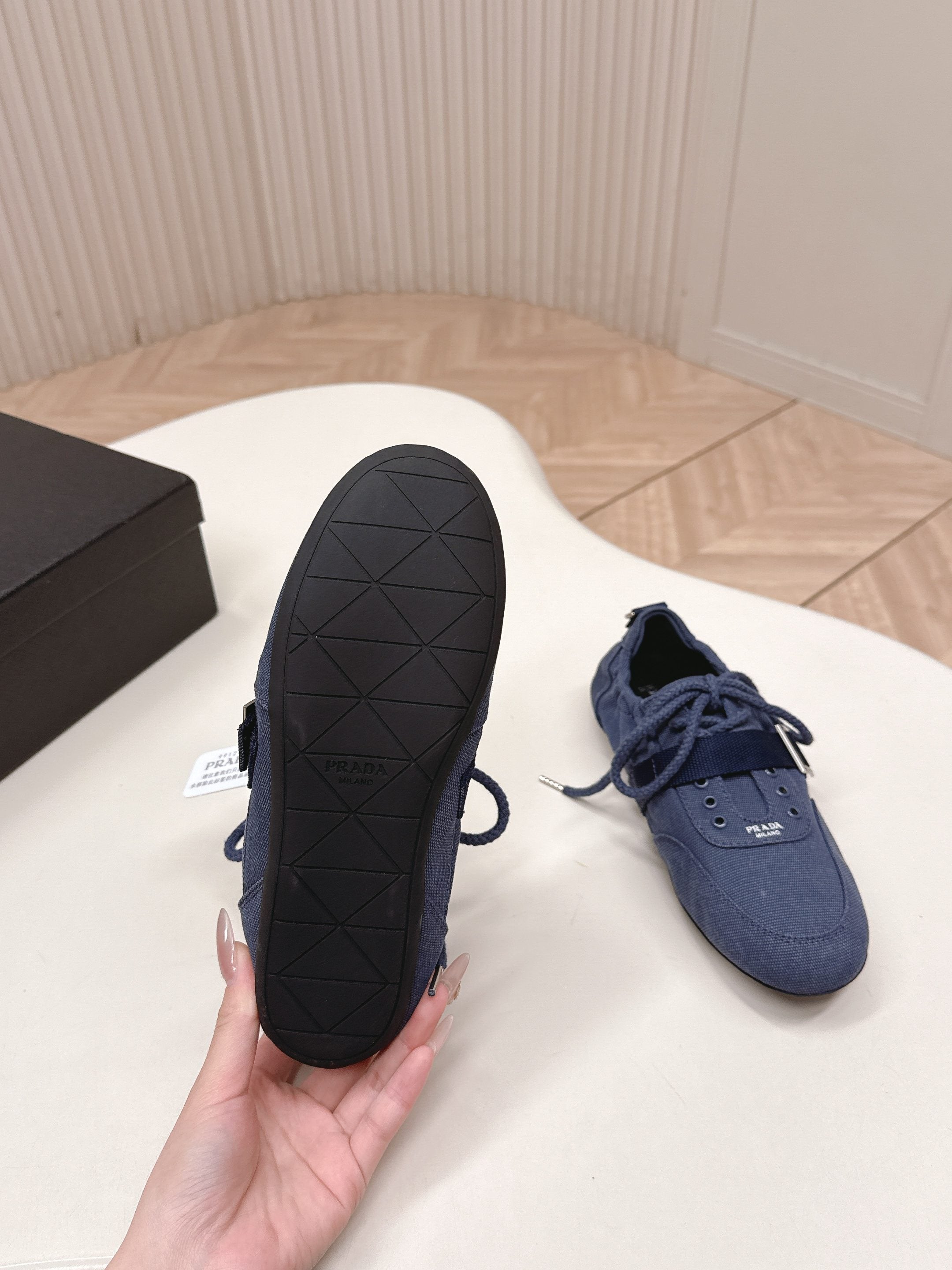 P-Sneakers