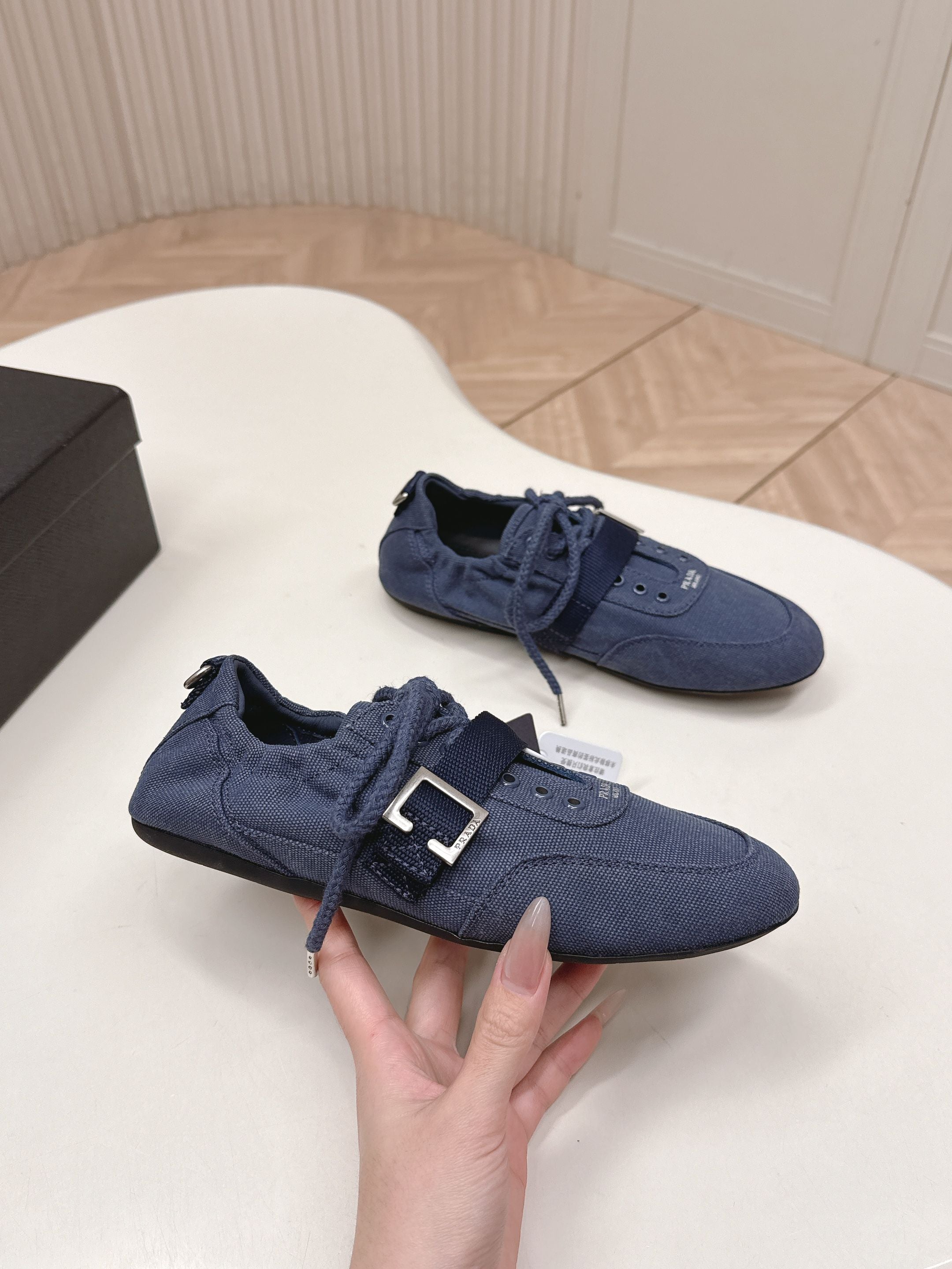 P-Sneakers