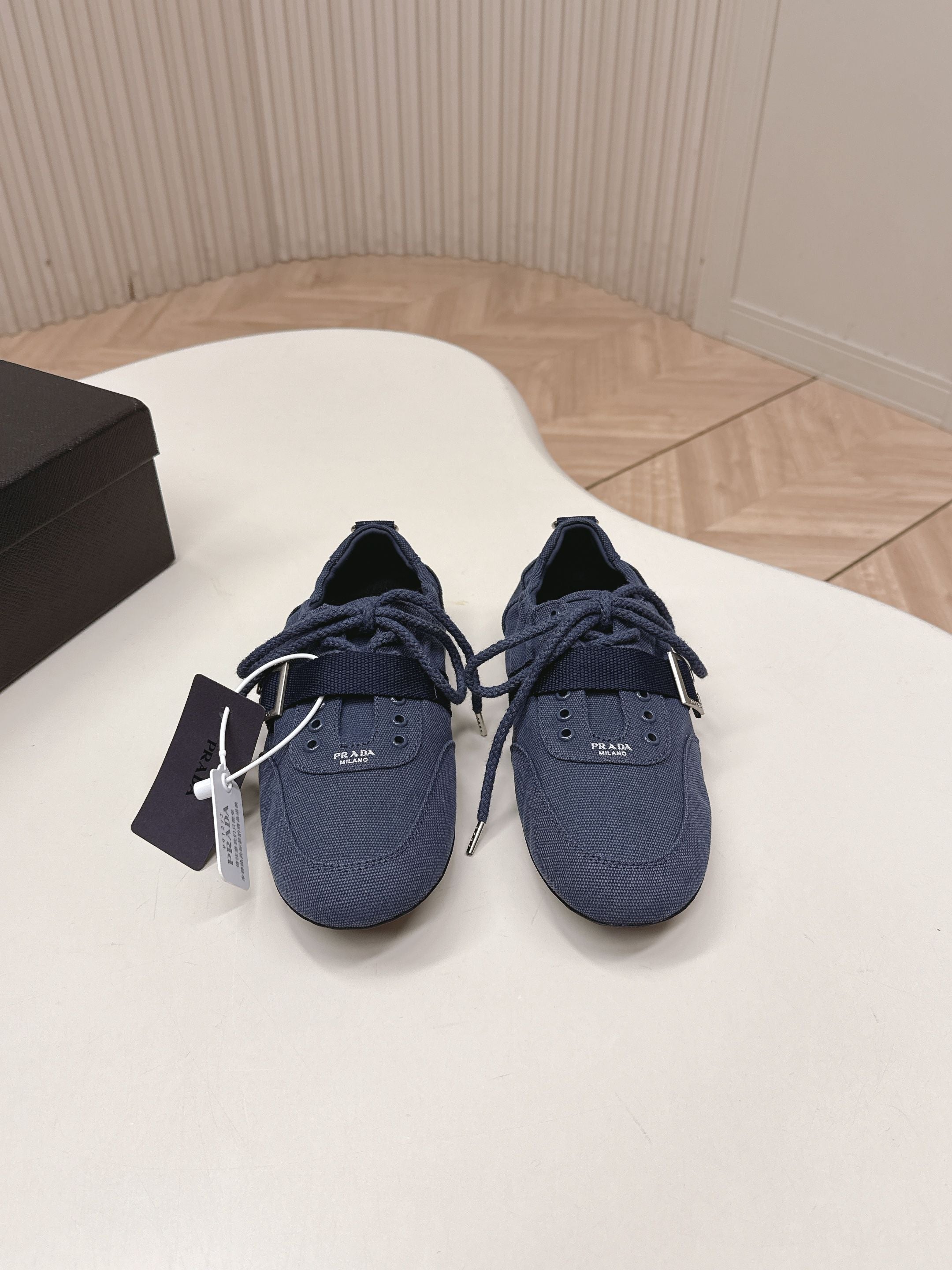 P-Sneakers